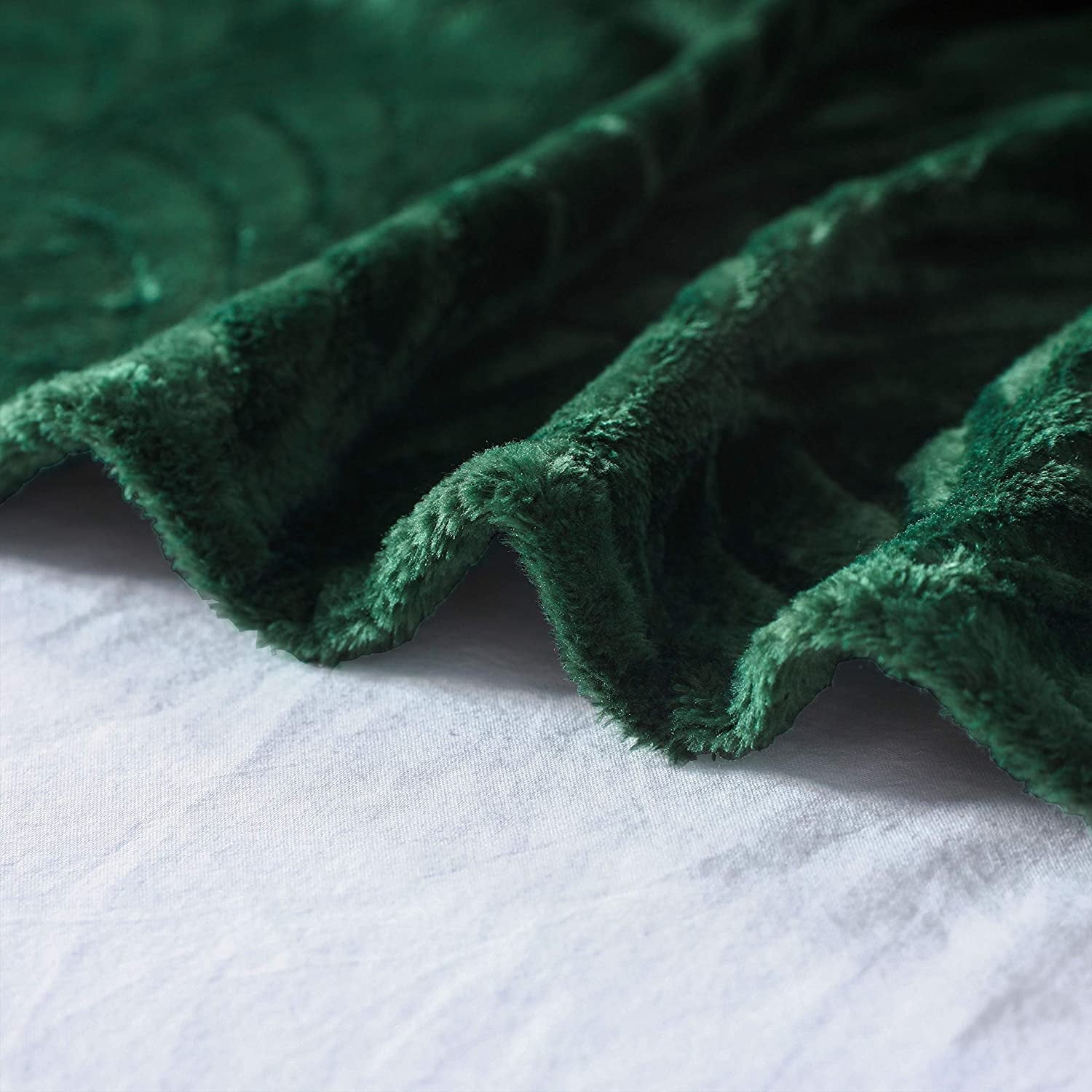 Decorative Knitted Fleece Throw Blanket for Couch, Soft Fluffy Sofa Bed Blanket with Vintage Pattern for All Season, Warm and Lightweigh... - Super Soft Reversible Sherpa Flannel Blanket Detail
