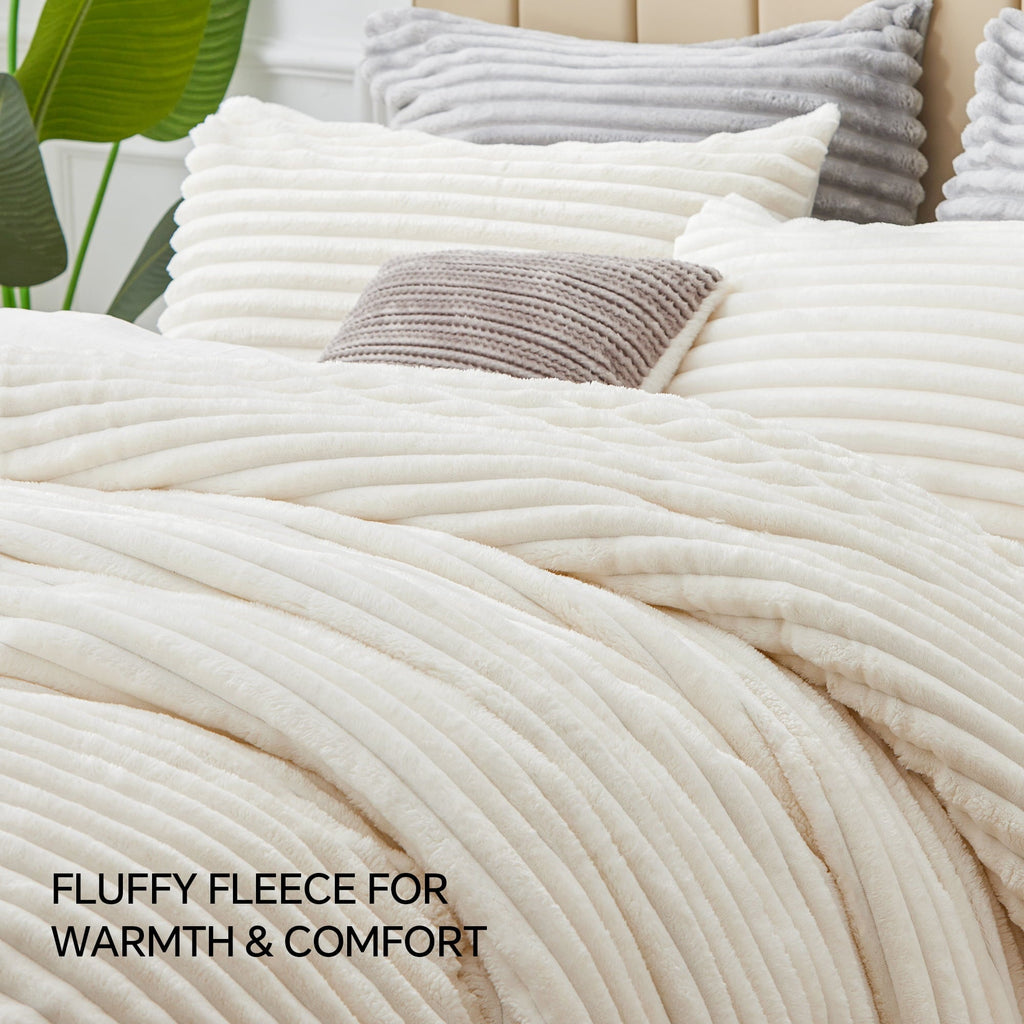 Heavyweight Warmth Fleece Queen Comforter Set -Super Soft & Warm Fluffy White Bedding, Luxury Fuzzy Heavy Bed Set for Winter with 2 Pill... - All-Season Down Alternative Comforter Insert Detail