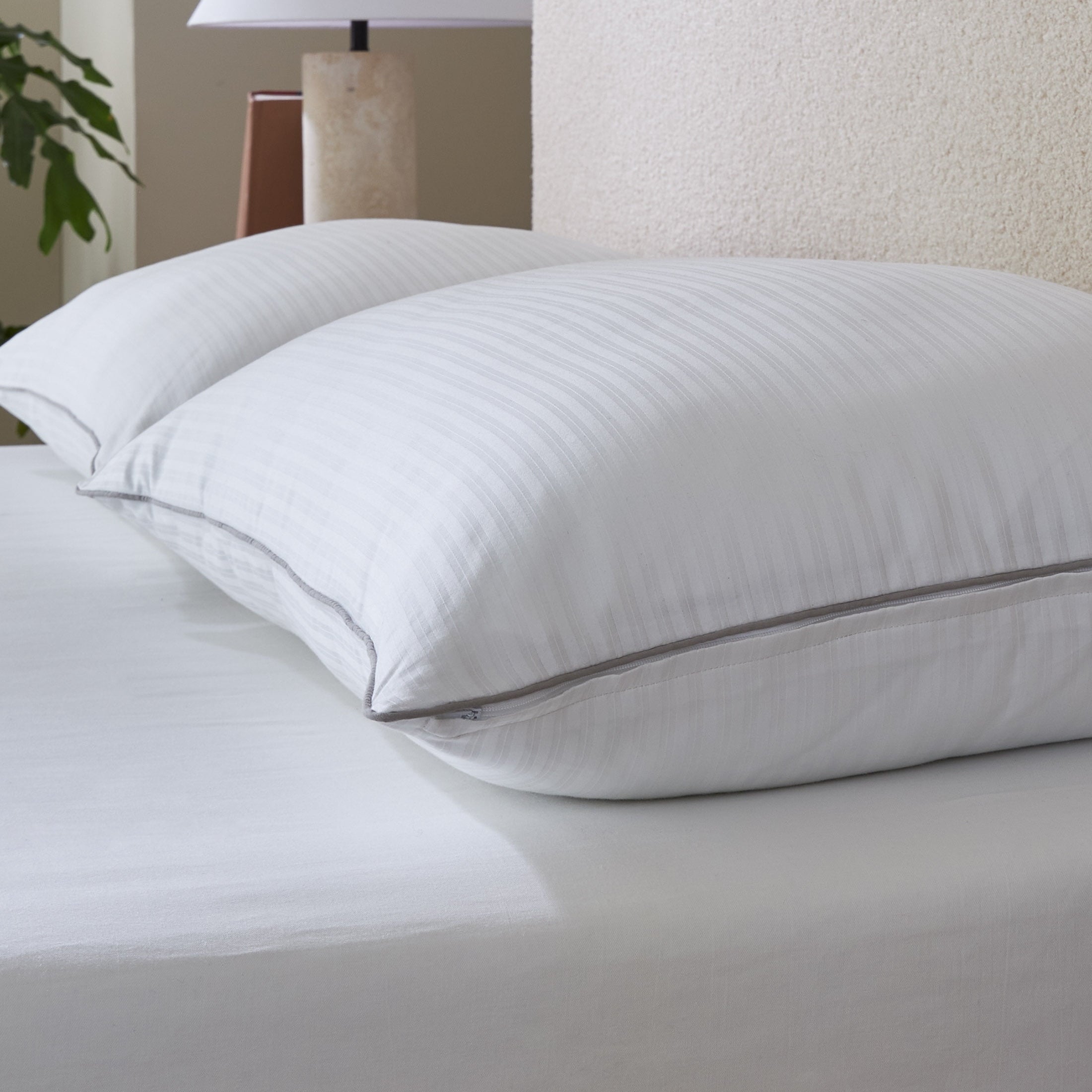 Hotel Collection Down Alternative Bed Pillow, Standard/Queen - Hotel Quality Plush Sleeping Pillows Detail