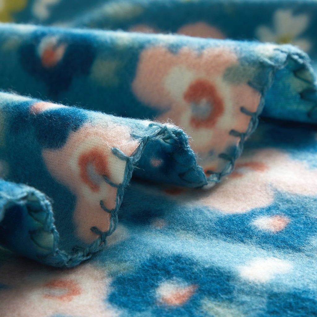 Decorative Knitted Cozy Fleece Throw Blanket Delightful Floral 50" x 60", All Ages - Cozy Fleece Throw Blanket for Couch & Bed Detail