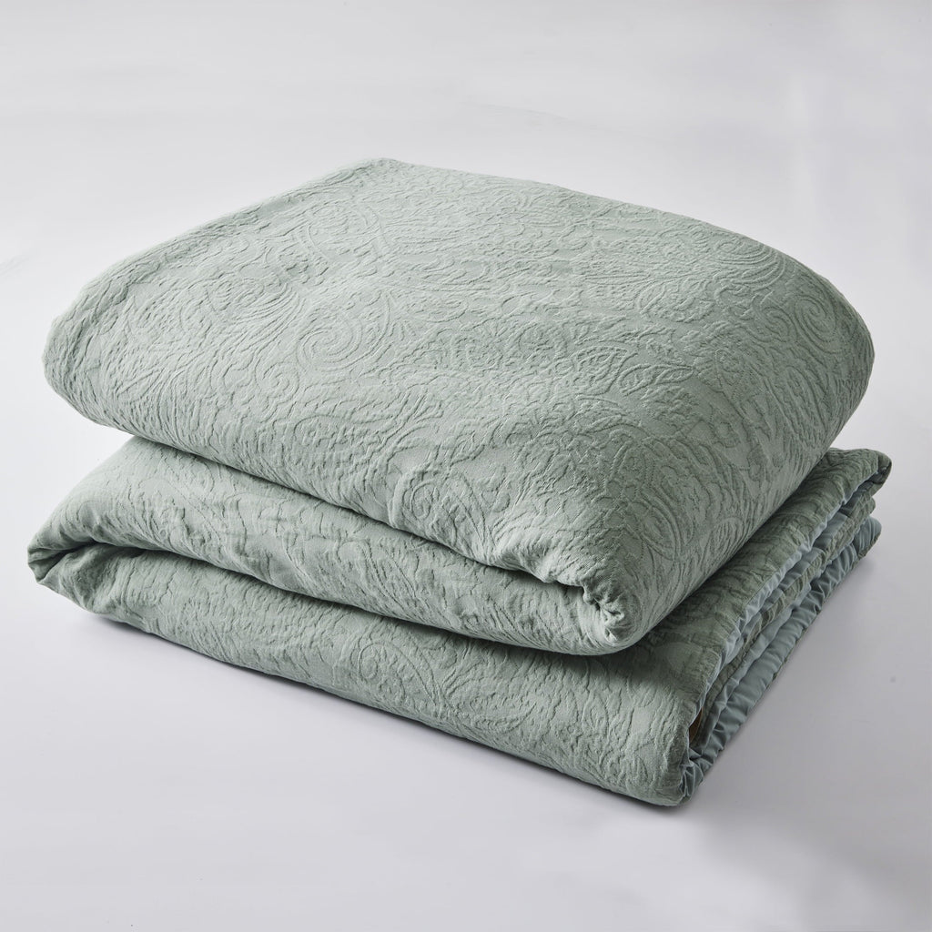 Fluffy Down Alternative 3-Piece Sage Floral Comforter Set, Full/Queen - Cloud-Like Soft Lightweight Bed Comforter Detail