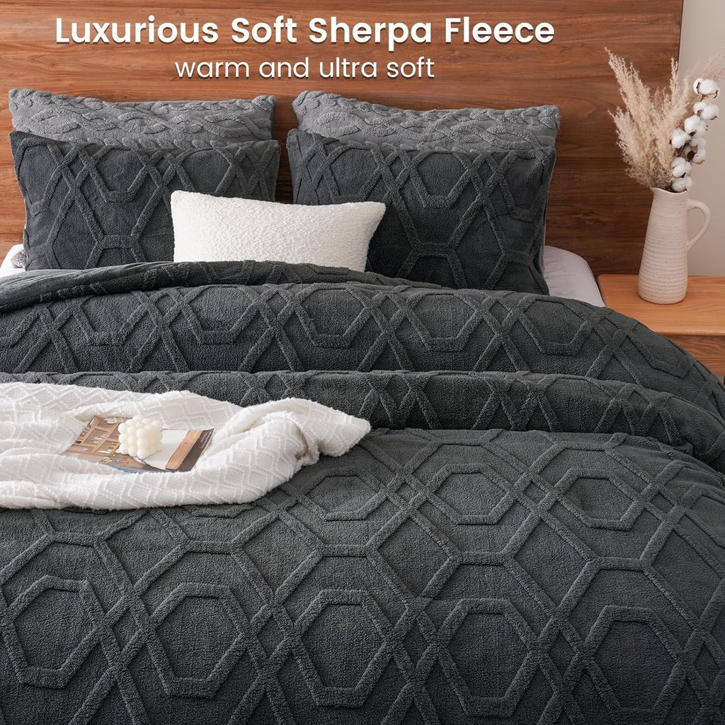 Luxurious Quilted Warm Sherpa Fleece Queen Comforter Set, 3D Tufted Fluffy Dark Grey Bedding for Winter, Soft 3 Pieces Shaggy Bed Set, ... - Luxurious Quilted Duvet Cover Set Detail