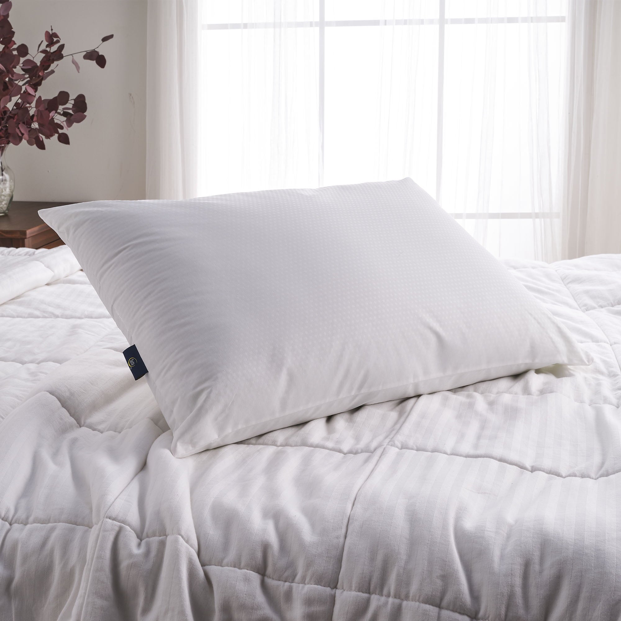 Hotel Collection Cooling Pillow - 2 Pack - Hotel Quality Plush Sleeping Pillows Detail