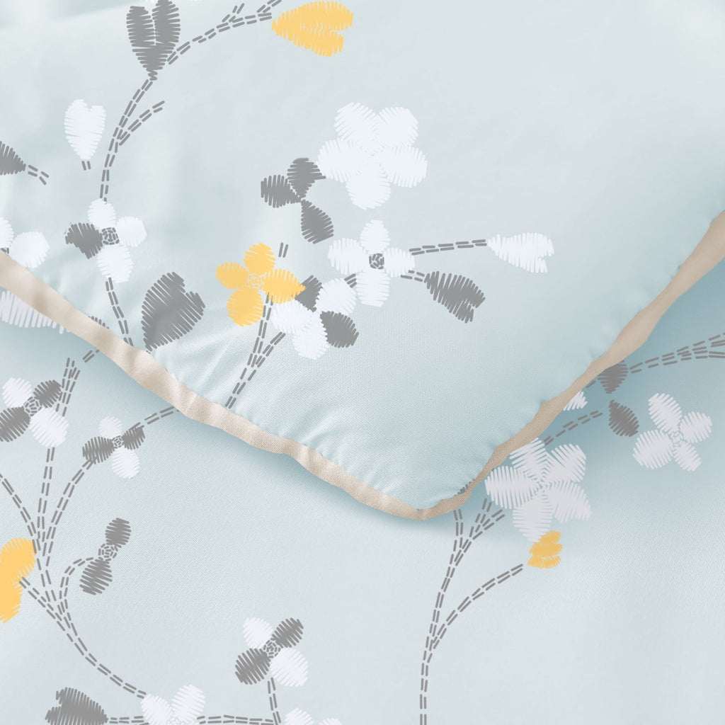 Heavyweight Warmth 3-Piece Floral King Size Comforter Set, Microfiber Bedding Down Alternative Comforter for All Seasons with 2 Pillow S... - Cloud-Like Soft Lightweight Bed Comforter Detail