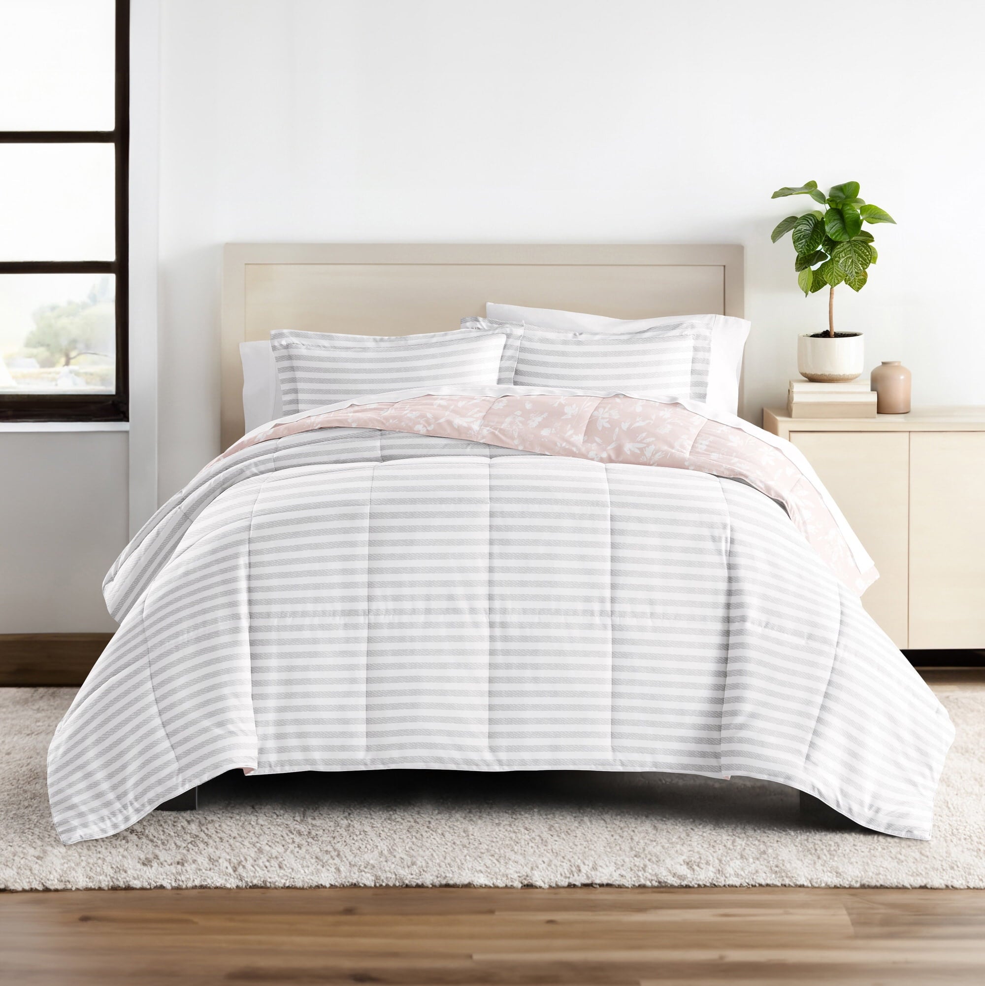Hypoallergenic Cloud All Season Ultra Soft Comforter Set Lightweight Bedding in Pressed Flowers for Full/Queen Size - All-Season Down Alternative Comforter Insert Detail