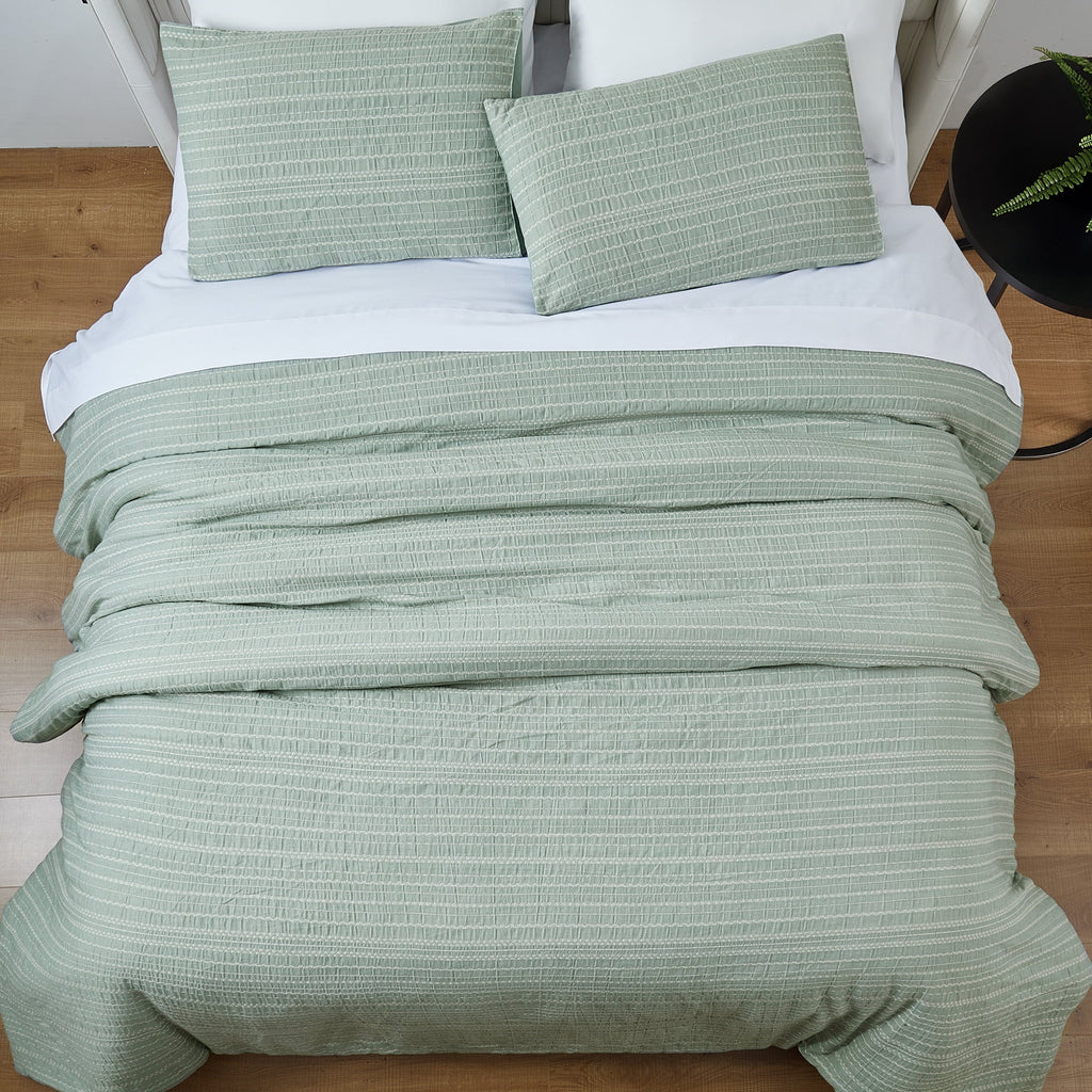 Hypoallergenic Cloud Crafted Woven 3-Piece Comforter Set, Green River, Full Queen, All Ages - Luxurious Quilted Duvet Cover Set Detail