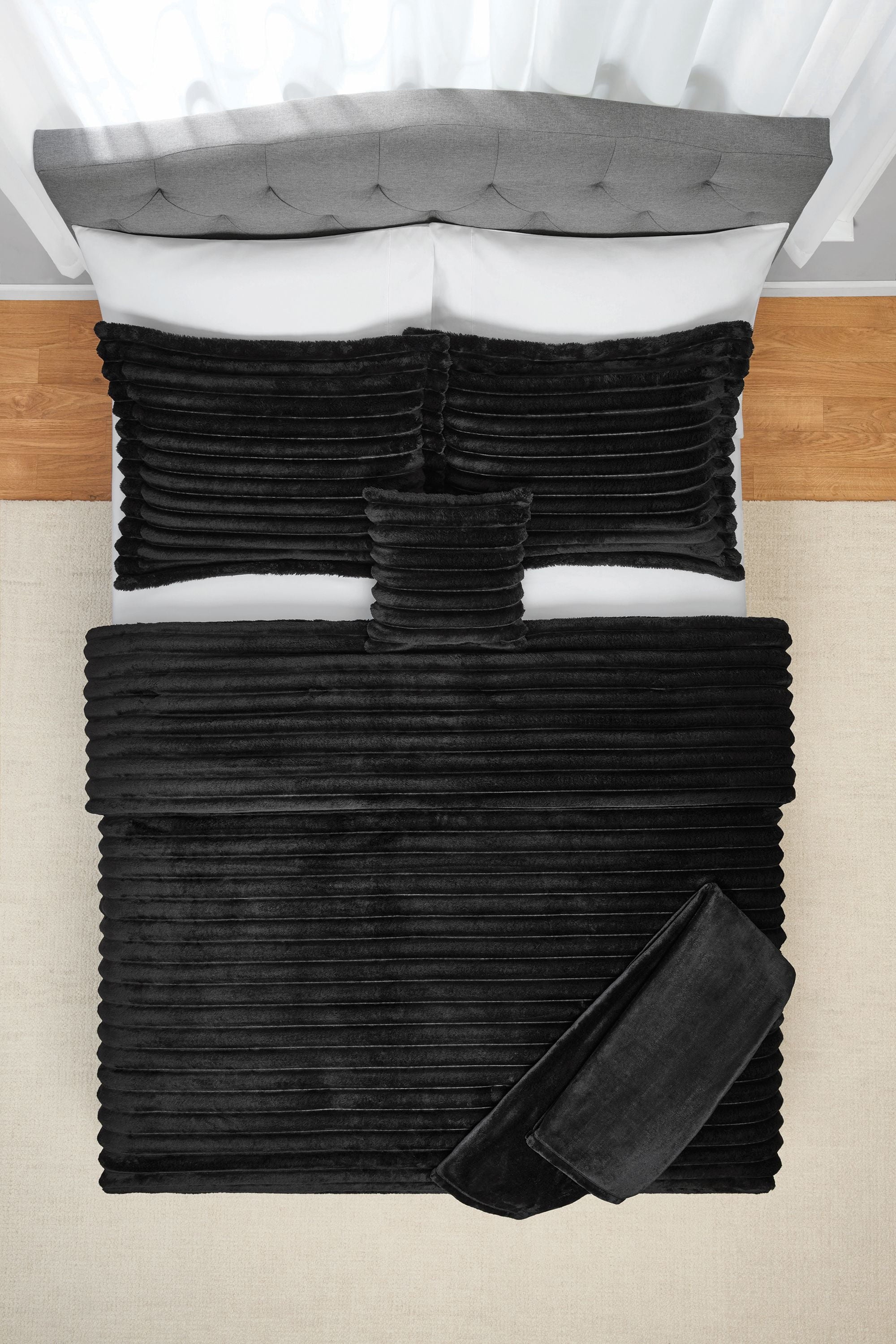 All-Season Full/Queen Comforter Set, All-Season, 5-Piece, Black Cozy Plush - Hypoallergenic Ultra-Fluffy Quilt for Winter Detail