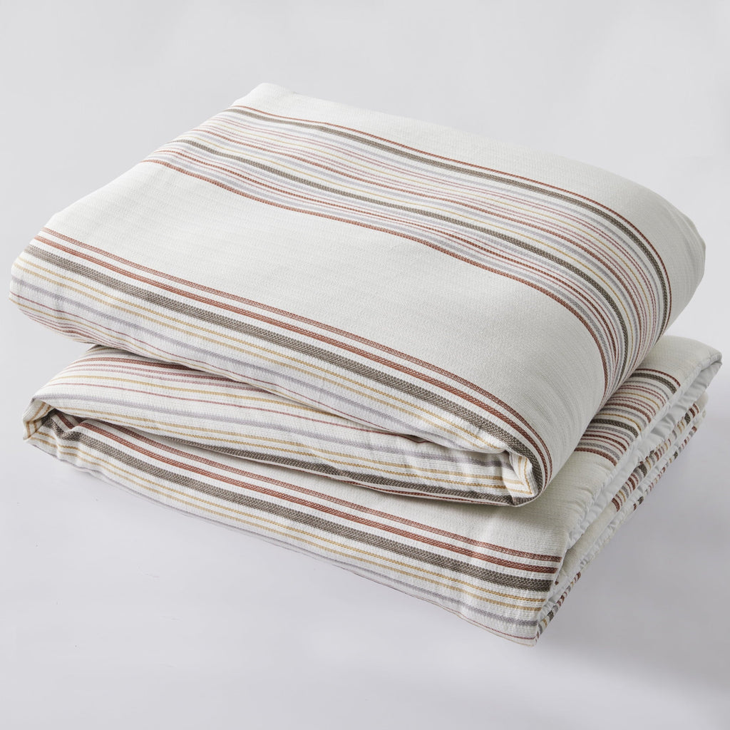 All-Season 3-Piece Red Yarn Dye Stripe Comforter Set, Full/Queen - Cloud-Like Soft Lightweight Bed Comforter Detail