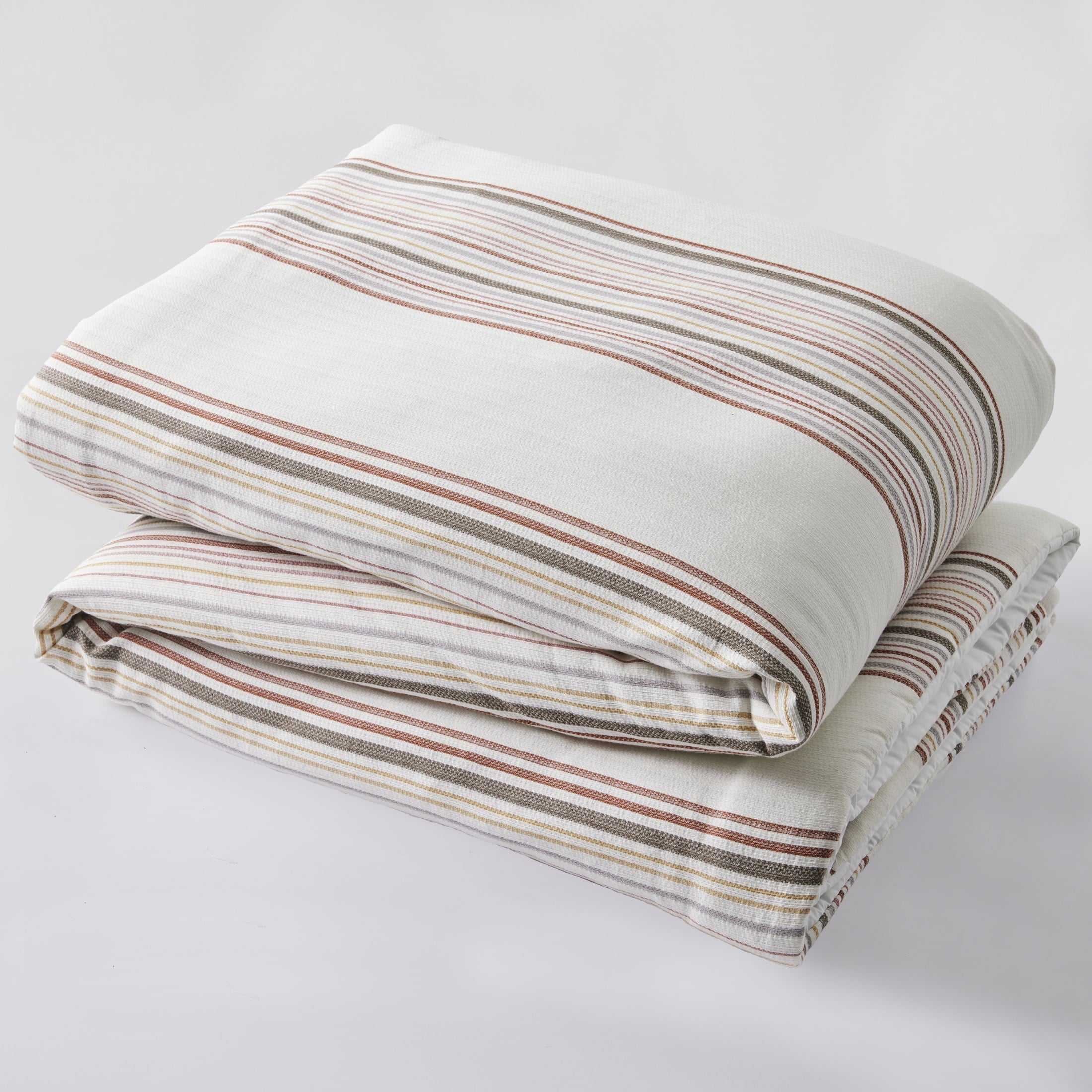 All-Season 3-Piece Red Yarn Dye Stripe Comforter Set, Full/Queen - Cloud-Like Soft Lightweight Bed Comforter Detail