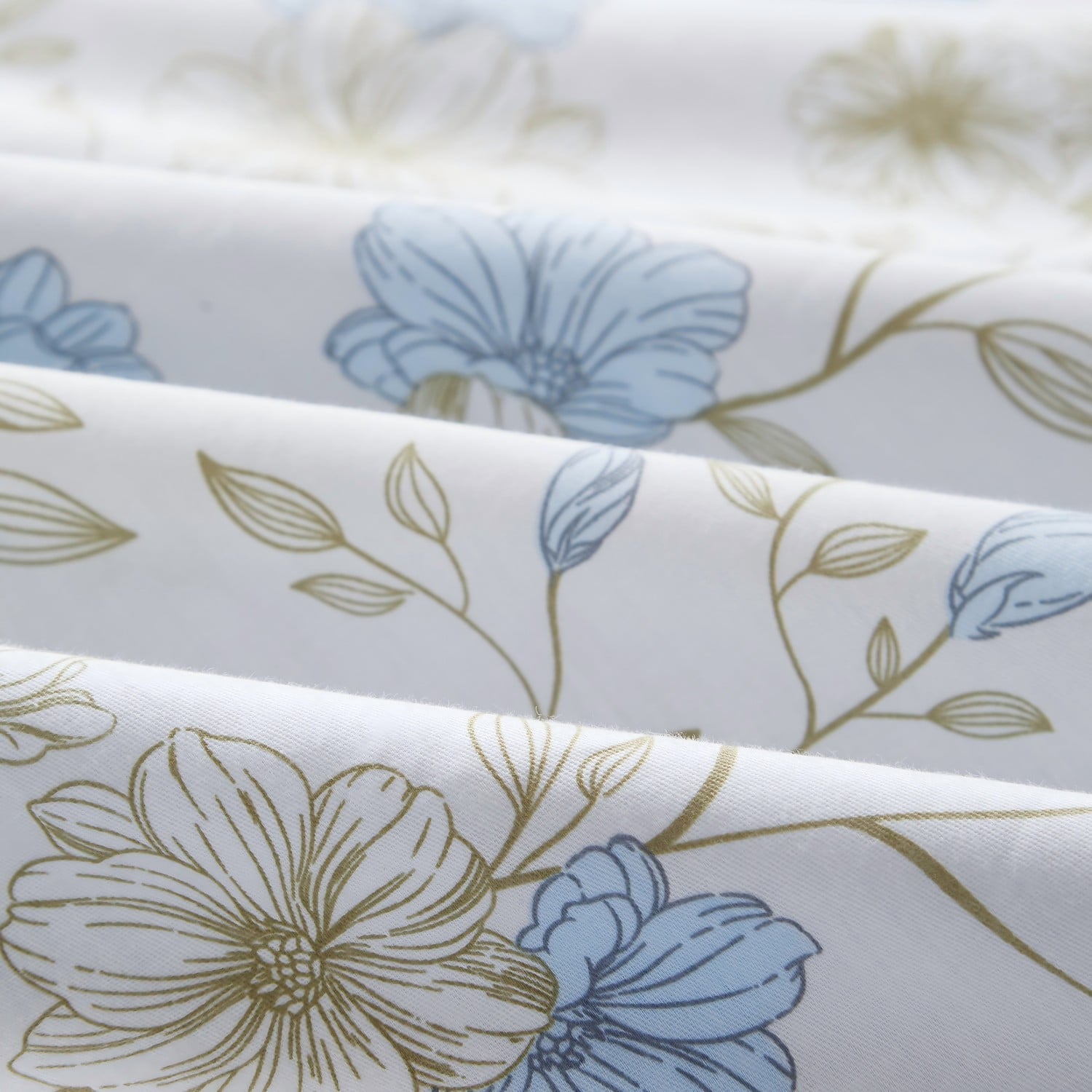 Luxurious Quilted Cotton Comforter Sets Queen Size, 3 Pieces Botanical Blue Floral Reversible Bedding Sets for Adults All Season - All-Season Down Alternative Comforter Insert Detail