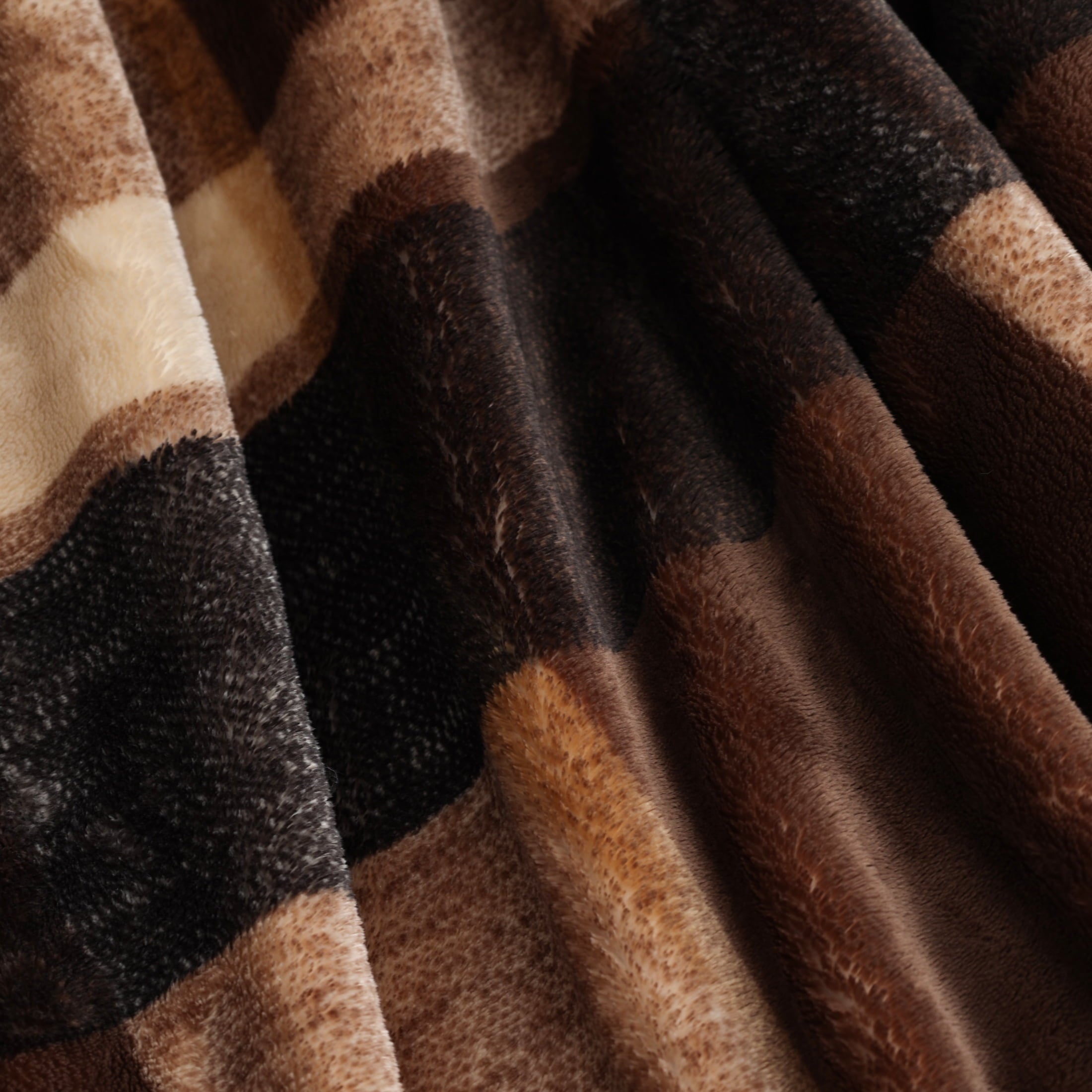 Reversible Sherpa Printed Velvet Plush Super Soft Throw Blanket, Oversized, Shelton Brown Plaid - Cozy Fleece Throw Blanket for Couch & Bed Detail