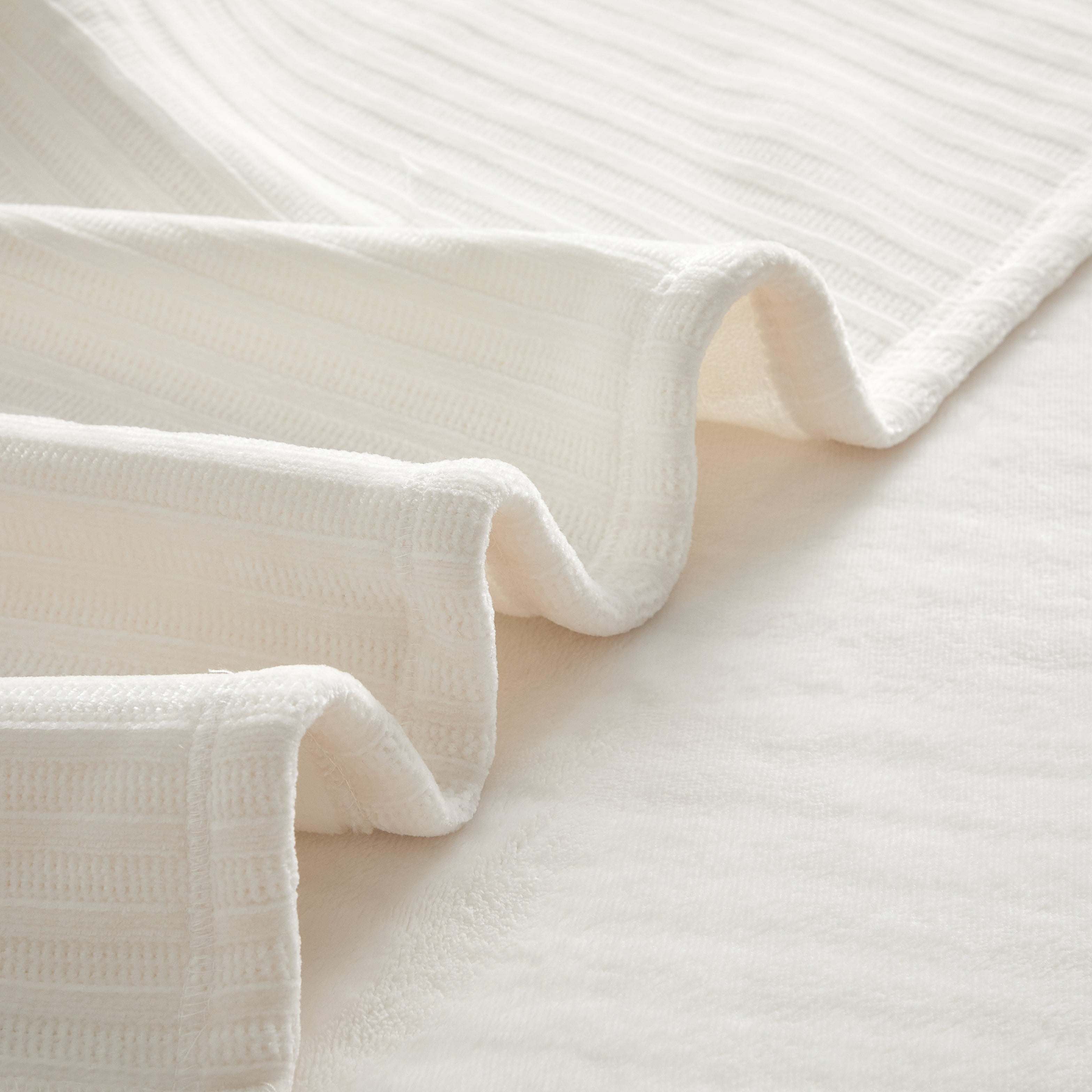 Lightweight Warm Cozy Chenille Reverse to Plush Soft Couch Throw, Vanilla Dream, Standard Size - Super Soft Reversible Sherpa Flannel Blanket Detail