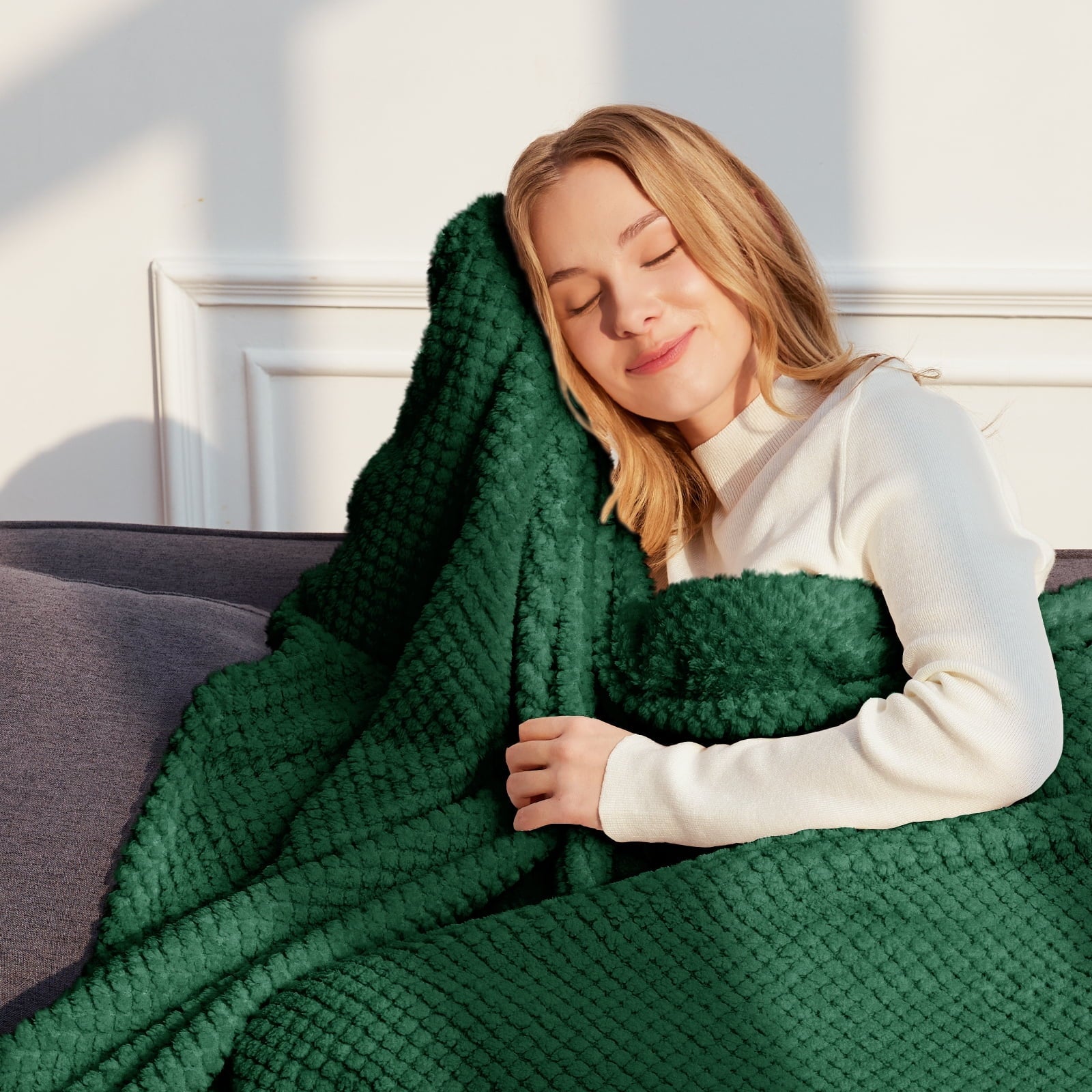 Reversible Sherpa Fuzzy Fleece 50"x70" Throw Blanket for Couch, Fluffy Warm Soft Jacquard Blankets for Fall Winter, Lightweight and Coz... - Cozy Fleece Throw Blanket for Couch & Bed Detail