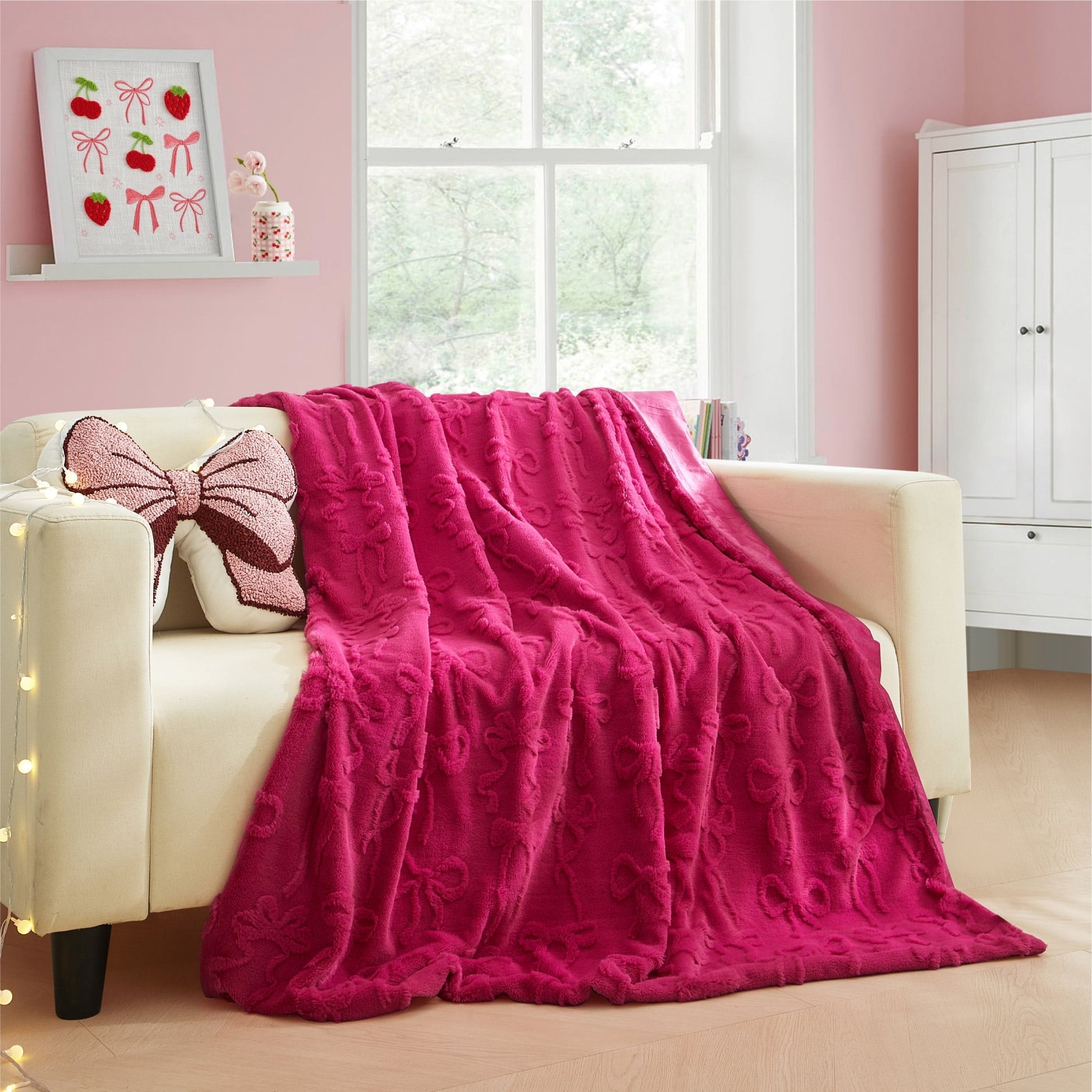 Super Soft Flannel Gen Z 50" x 60"Carved Bow Faux Fur Throw - Lightweight Plush Warm Blanket for All Seasons Detail