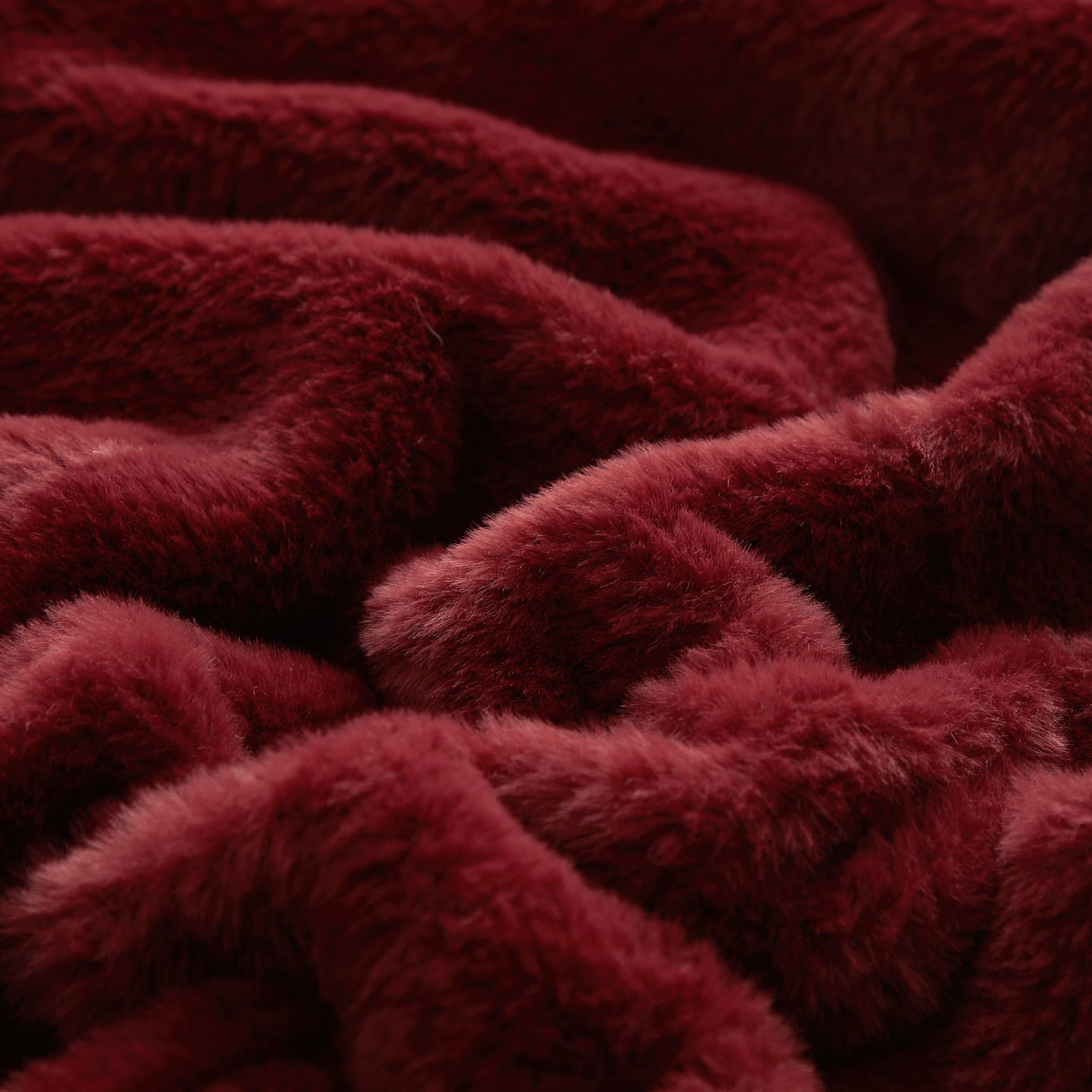Decorative Knitted Cozy Faux Fur Super Soft luxury Blanket, Full/Queen, Luscious Merlot - Lightweight Plush Warm Blanket for All Seasons Detail