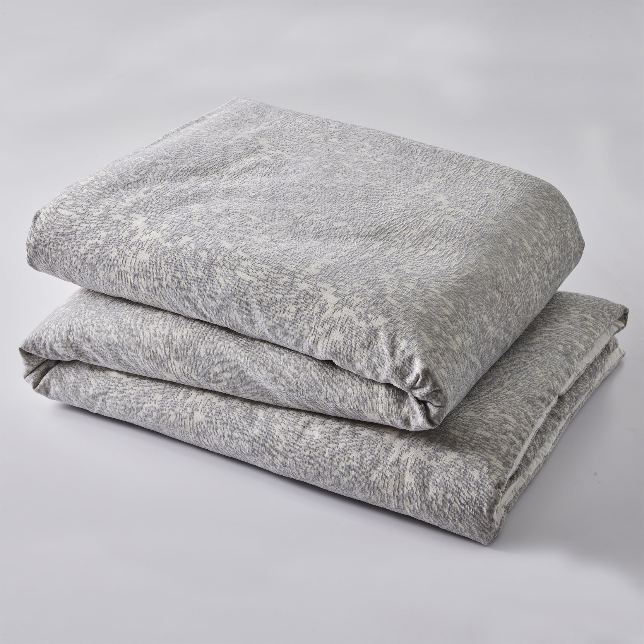 All-Season Better Homes & Garden Grey Chenille 3-Piece Comforter Set, Full/Queen, All Ages - Luxurious Quilted Duvet Cover Set Detail