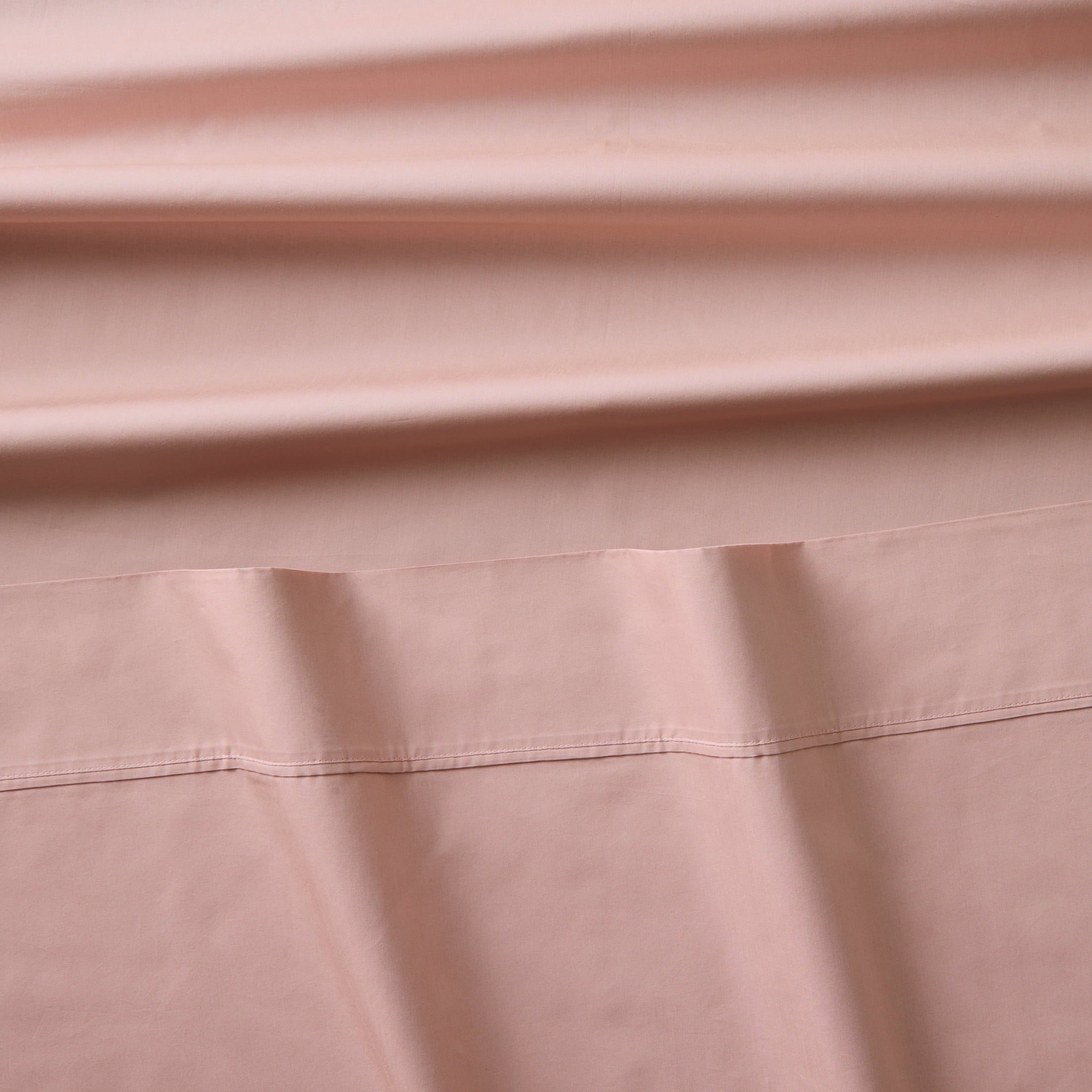 Wrinkle-Resistant 300 Thread Count Cotton Percale 3-Piece Antique Blush Bed Sheet Set, Twin - Breathable Egyptian Cotton Flat & Fitted Sheets Detail