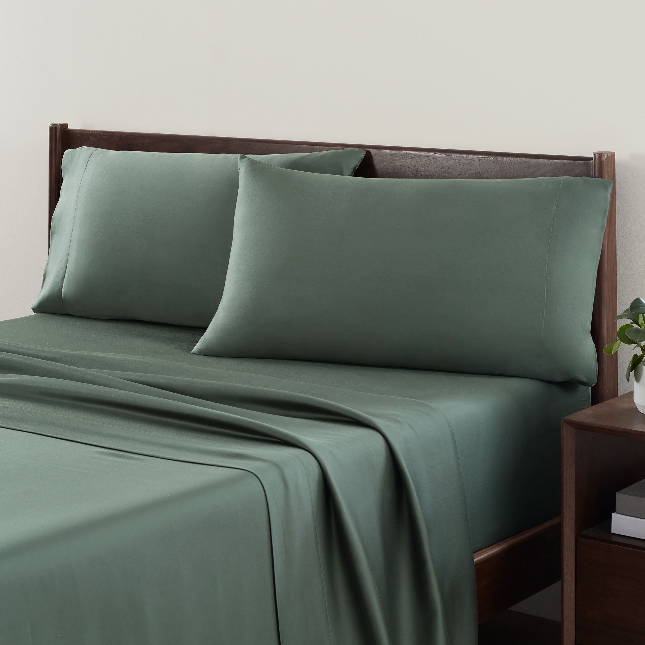 Cooling Sateen 4-Piece & Silky Serenity 100% Bed Sheets Set, Flagstone, Queen - Breathable Egyptian Cotton Flat & Fitted Sheets Detail