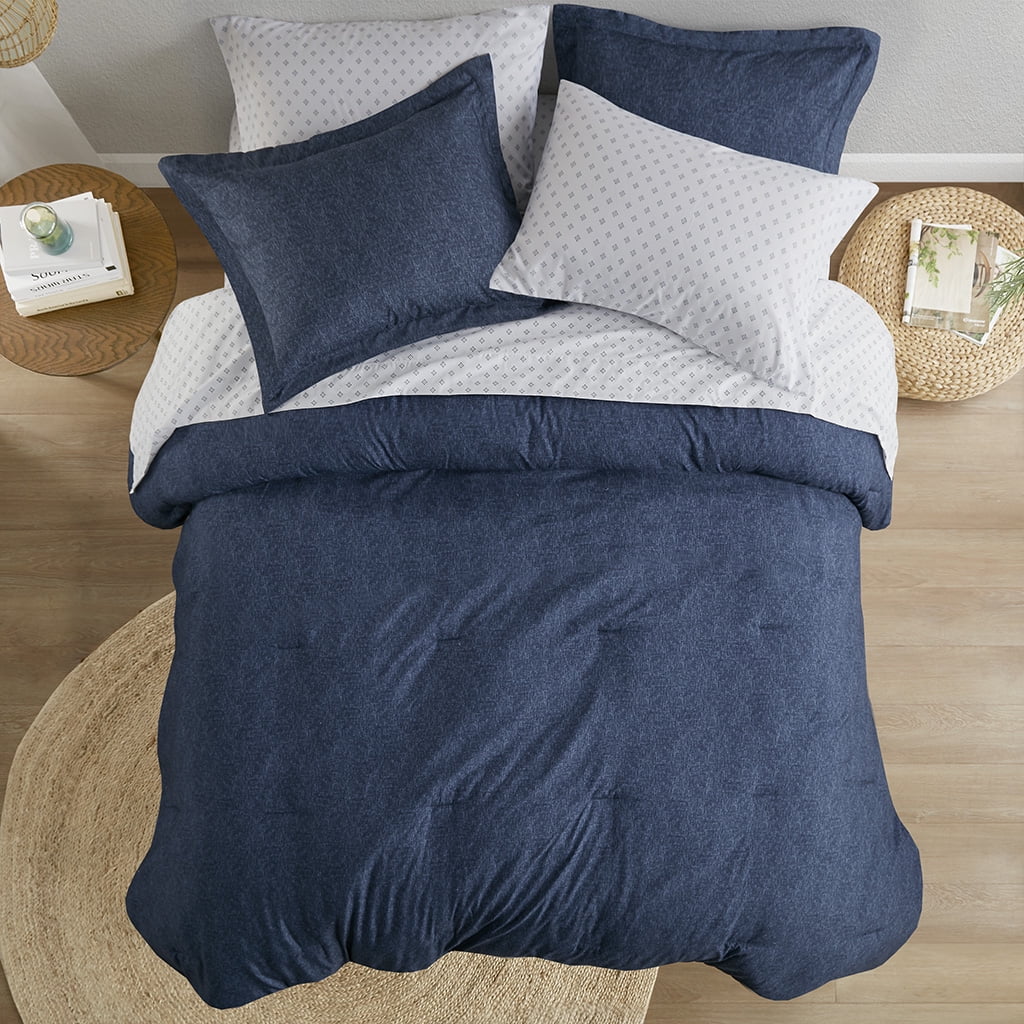 Luxurious Quilted Queen Size Comforter Set, 7-Piece Reversible Bed in a Bag with Sheets, Navy - All-Season Down Alternative Comforter Insert Detail