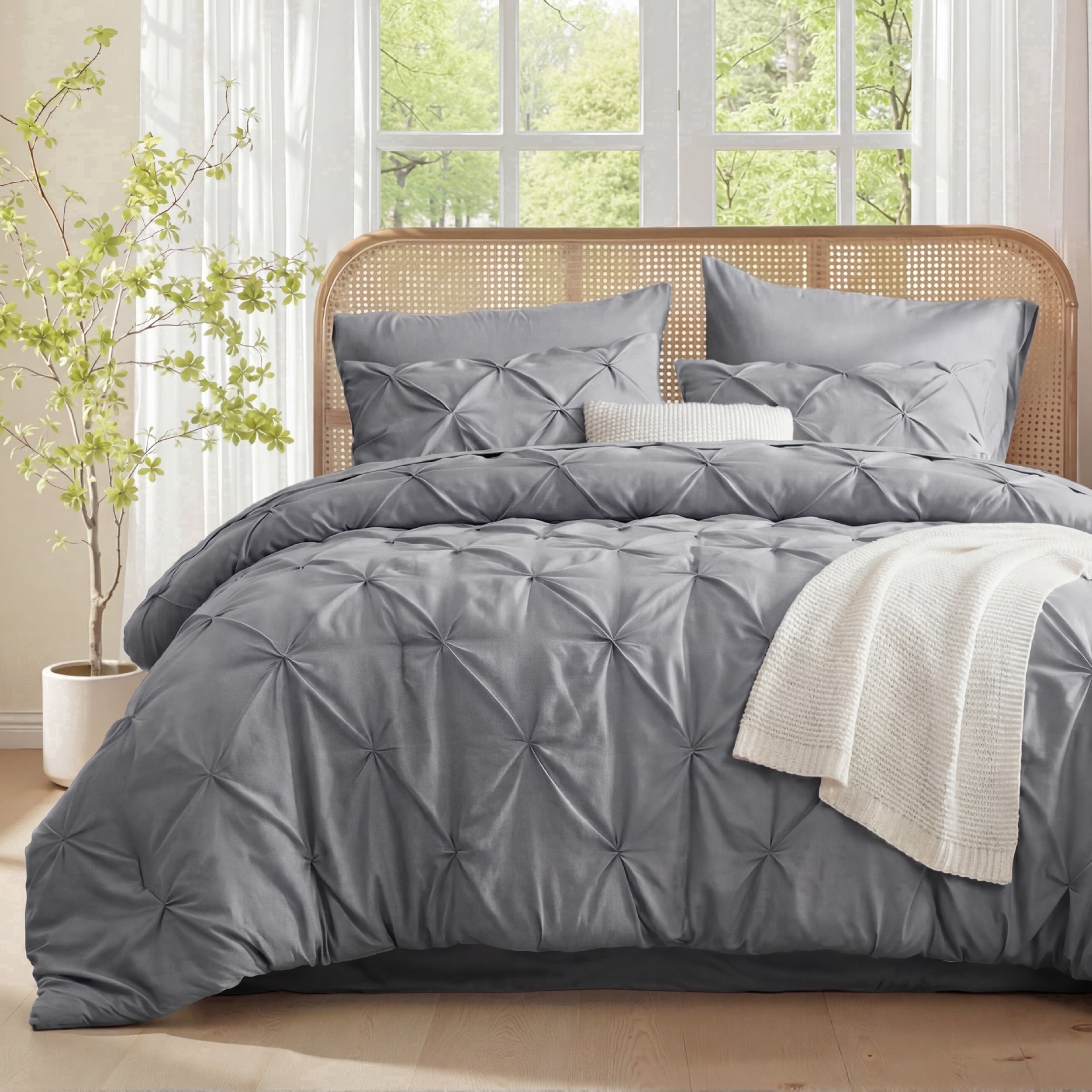 Hypoallergenic Cloud Queen Comforter Set Grey, Bed in a Bag Queen Size Bedding, 7 Pieces Pinch Pleat All Season Comforter - All-Season Down Alternative Comforter Insert Detail
