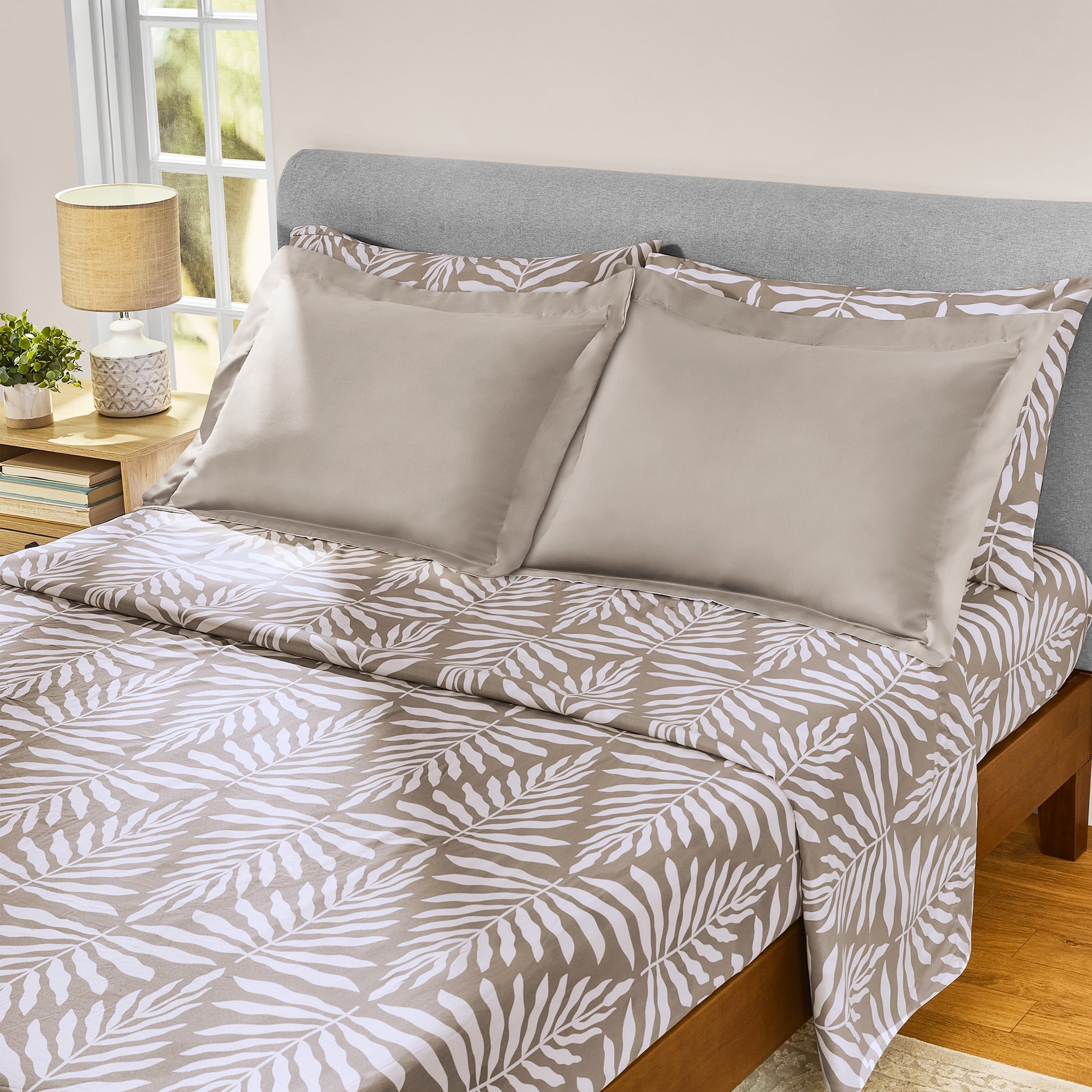 Fluffy Down Alternative All in One Reversible Comforter and Sheet Set- 7 Piece, Queen, Beige Palm - Hypoallergenic Ultra-Fluffy Quilt for Winter Detail