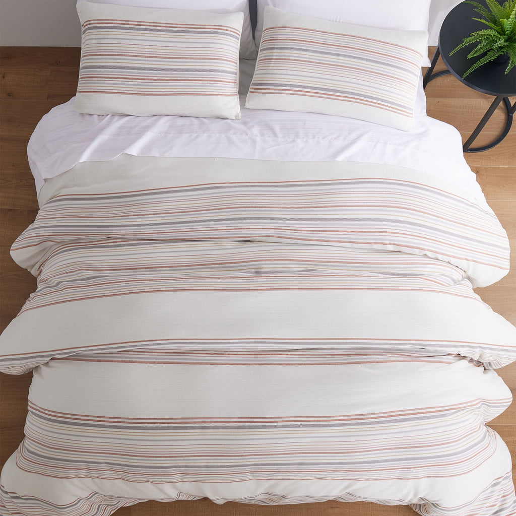 All-Season 3-Piece Red Yarn Dye Stripe Comforter Set, Full/Queen - Cloud-Like Soft Lightweight Bed Comforter Detail