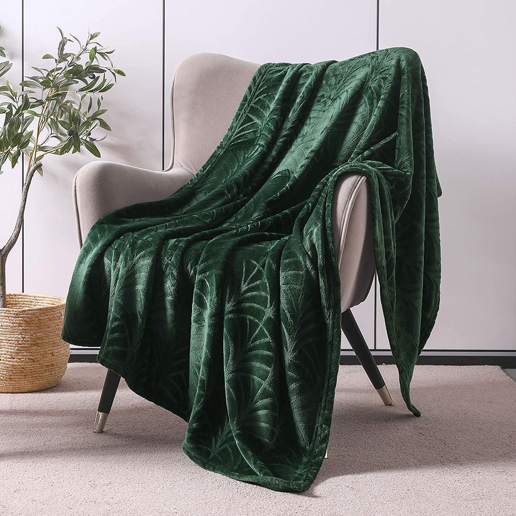 Decorative Knitted Fleece Throw Blanket for Couch, Soft Fluffy Sofa Bed Blanket with Vintage Pattern for All Season, Warm and Lightweigh... - Super Soft Reversible Sherpa Flannel Blanket Detail