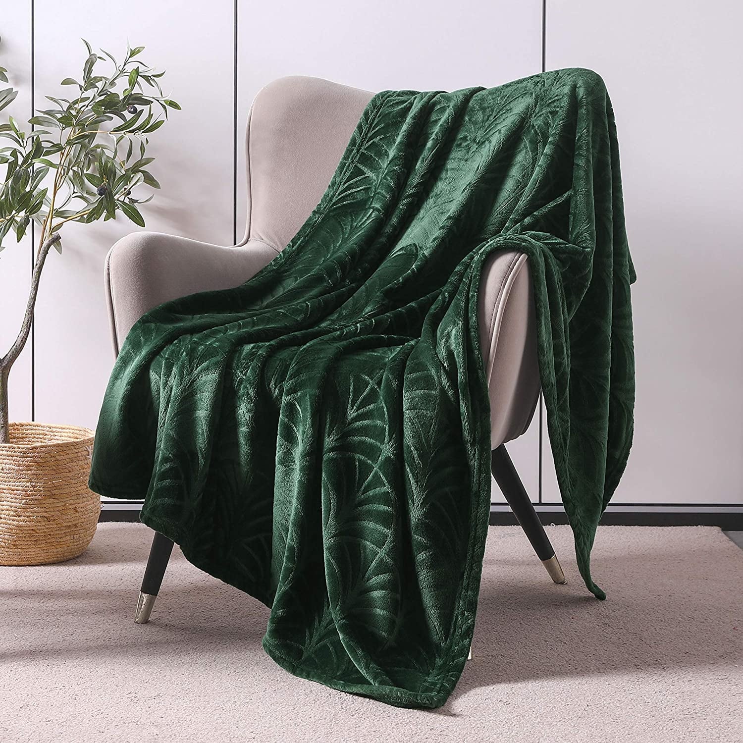 Decorative Knitted Fleece Throw Blanket for Couch, Soft Fluffy Sofa Bed Blanket with Vintage Pattern for All Season, Warm and Lightweigh... - Super Soft Reversible Sherpa Flannel Blanket Detail