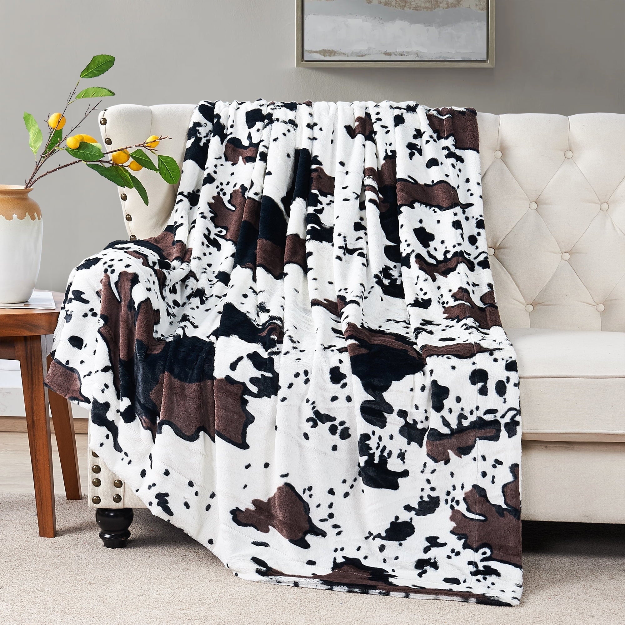 Lightweight Warm Cow Print Double Sided Faux Fur Throw Blanket, Soft Cozy Fuzzy Black and White Throw, 50x60 inches - Cozy Fleece Throw Blanket for Couch & Bed Detail