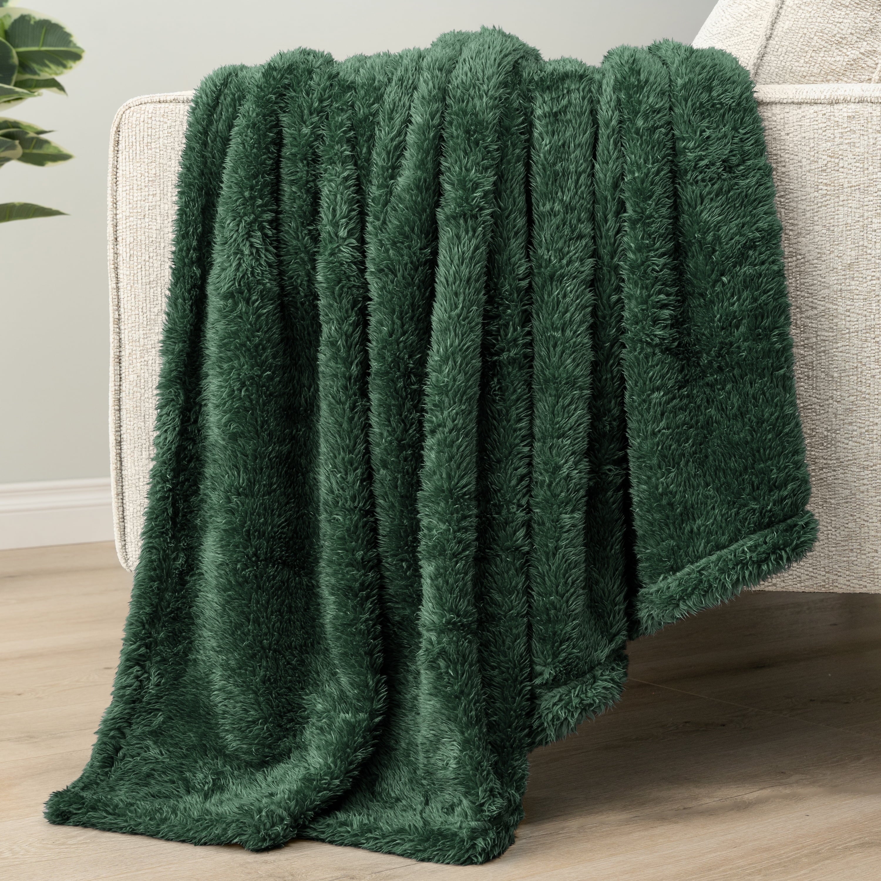 Super Soft Flannel Sherpa Throw Blanket For Couch Sofa, Emerald Green Fluffy Warm Plush Blanket for Bed, Cozy Super Soft Lightweight Thr... - Cozy Fleece Throw Blanket for Couch & Bed Detail