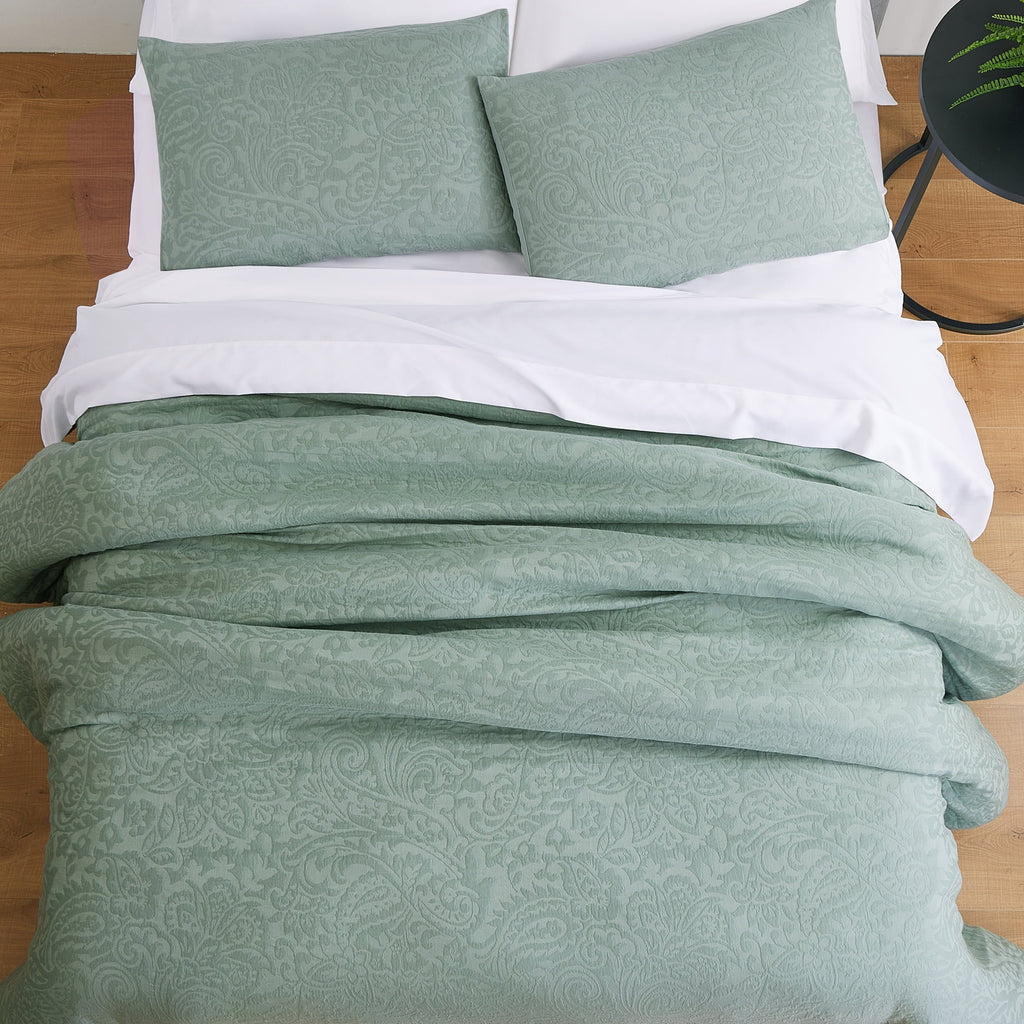 Fluffy Down Alternative 3-Piece Sage Floral Comforter Set, Full/Queen - Cloud-Like Soft Lightweight Bed Comforter Detail