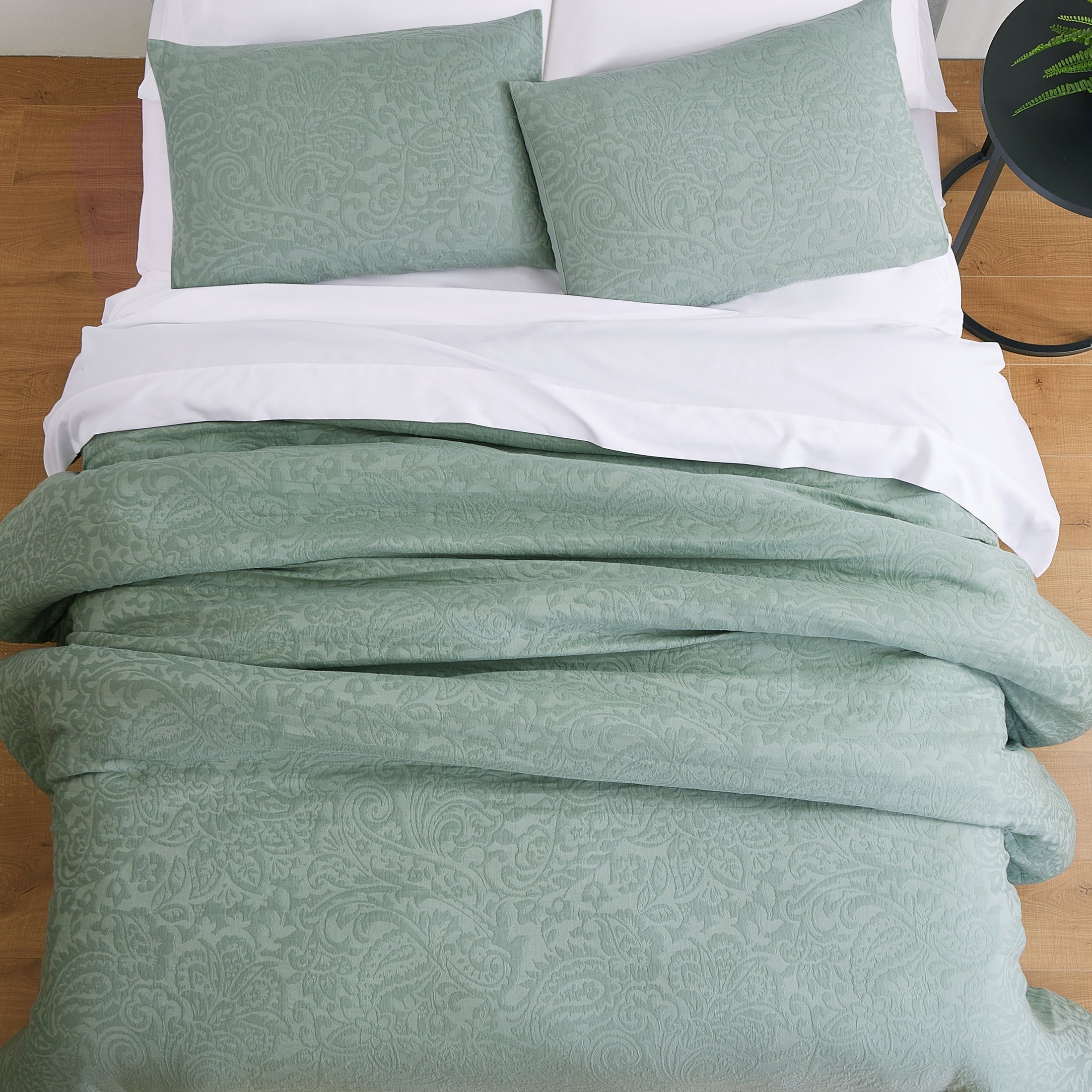 Fluffy Down Alternative 3-Piece Sage Floral Comforter Set, Full/Queen - Cloud-Like Soft Lightweight Bed Comforter Detail