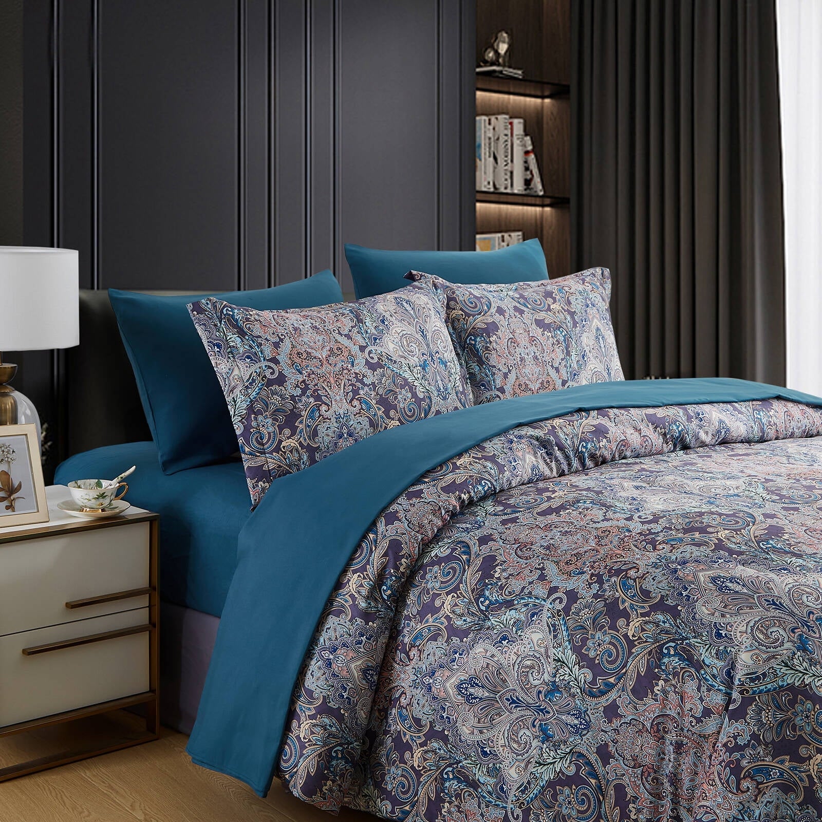 Fluffy Down Alternative Boho Paisley Print Luxury Comforter Bed in a Bag Set Queen Size, Vintage Floral Medallions Microfiber Bedding Set - Luxurious Quilted Duvet Cover Set Detail