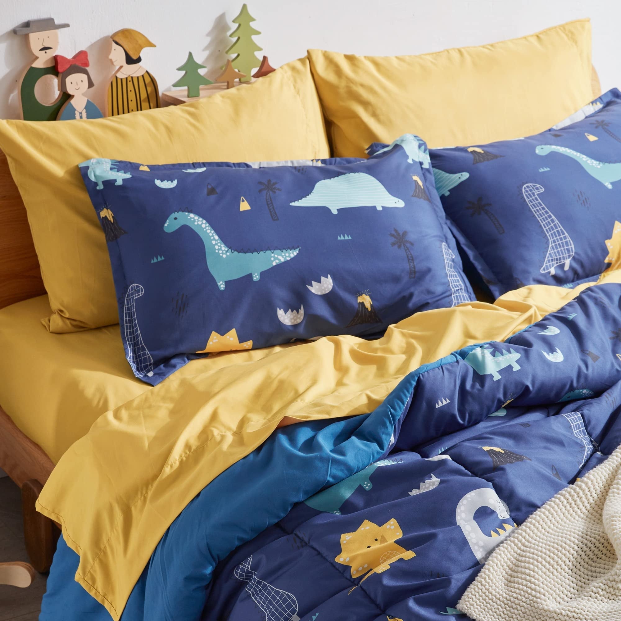 Hypoallergenic Cloud Kids Bedding Comforter Set Twin/Twin Xl Size - Super Soft & Cute Printed 2-Piece Comforter Set All Seasons for Boys, ... - All-Season Down Alternative Comforter Insert Detail