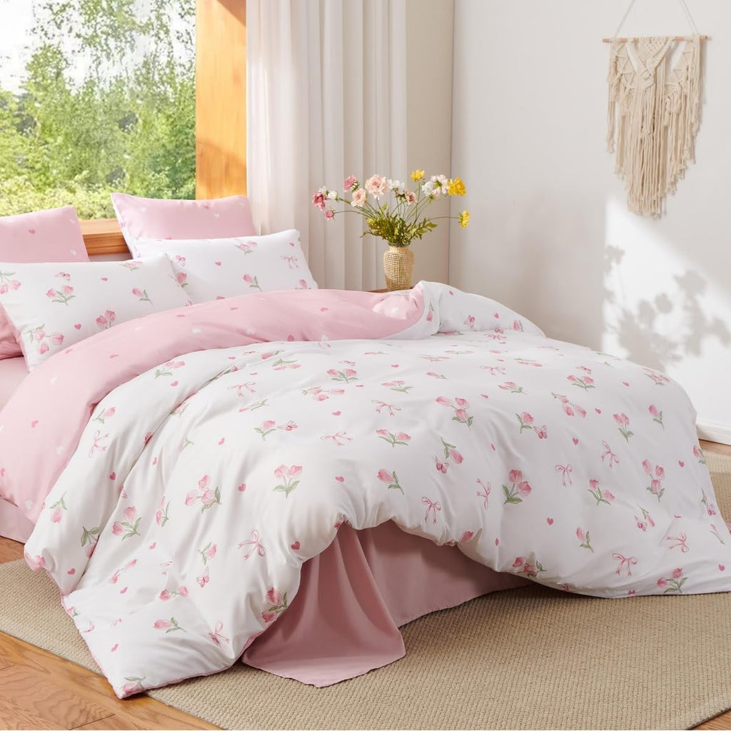 Fluffy Down Alternative Pink Tulip Queen Comforter Set, 3-Piece Pink Flowers Reversible Soft Bedding Set or Adults All Season - Cloud-Like Soft Lightweight Bed Comforter Detail