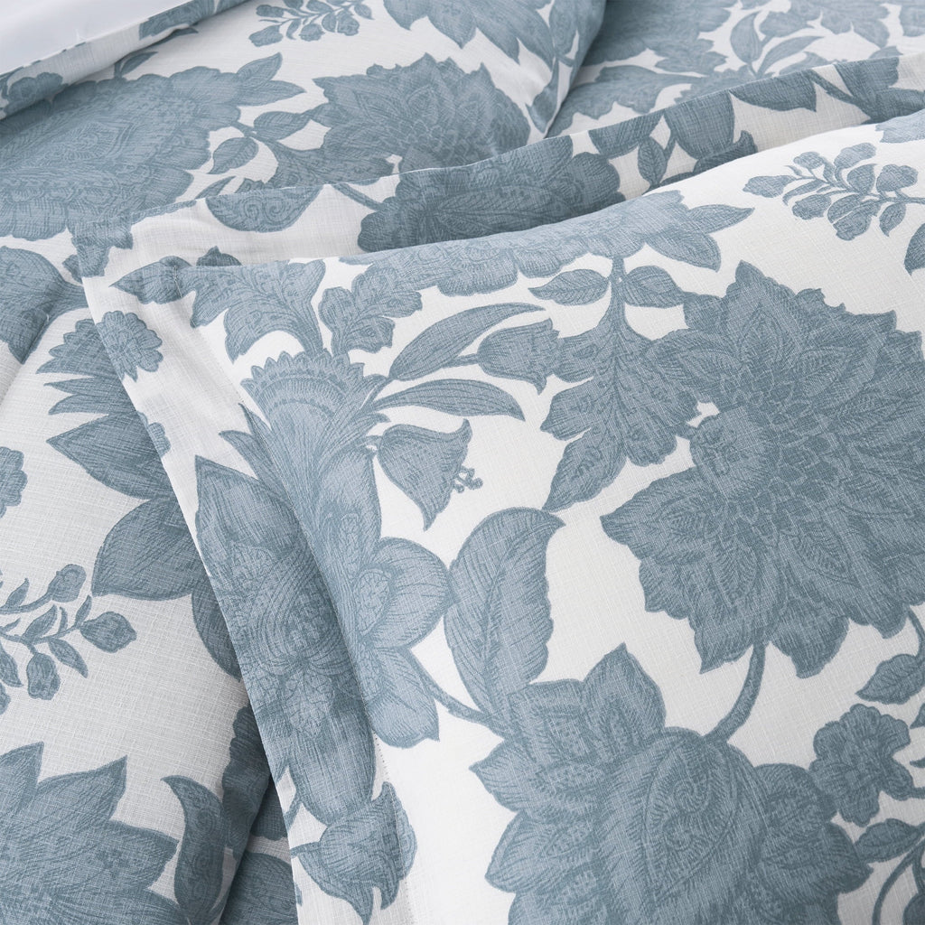 Luxurious Quilted Veronica 3-Piece Blue Floral Cotton Slub Comforter Set, King - Cloud-Like Soft Lightweight Bed Comforter Detail