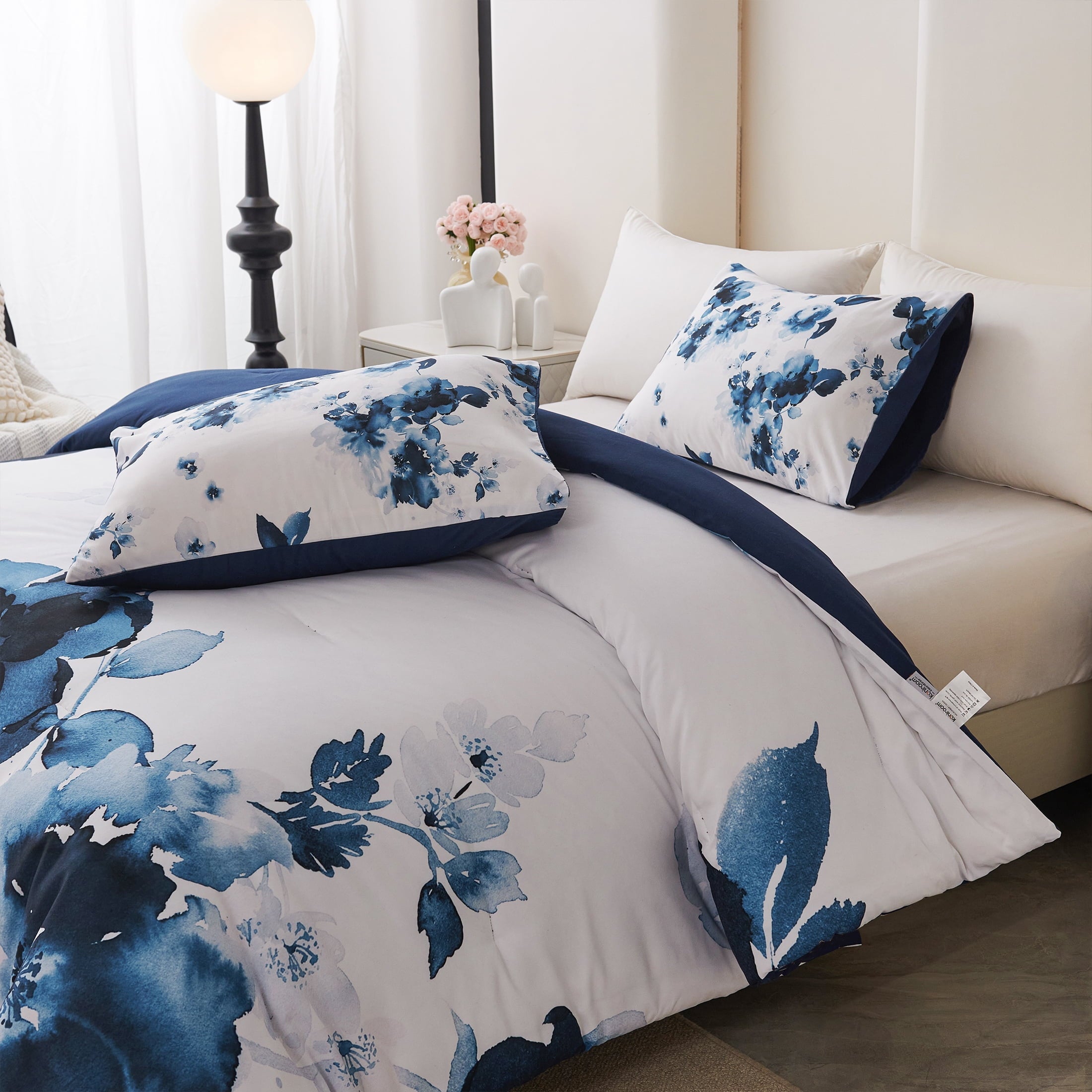 All-Season 3 Pieces Blue and White Floral Comforter Set King Size, Flower Bedding with Watercolor Flowers Pattern for Women, Rev... - All-Season Down Alternative Comforter Insert Detail