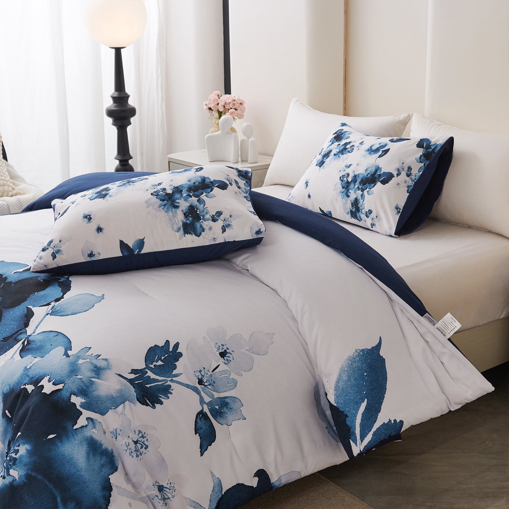 All-Season 3 Pieces Blue and White Floral Comforter Set King Size, Flower Bedding with Watercolor Flowers Pattern for Women, Rev... - All-Season Down Alternative Comforter Insert Detail