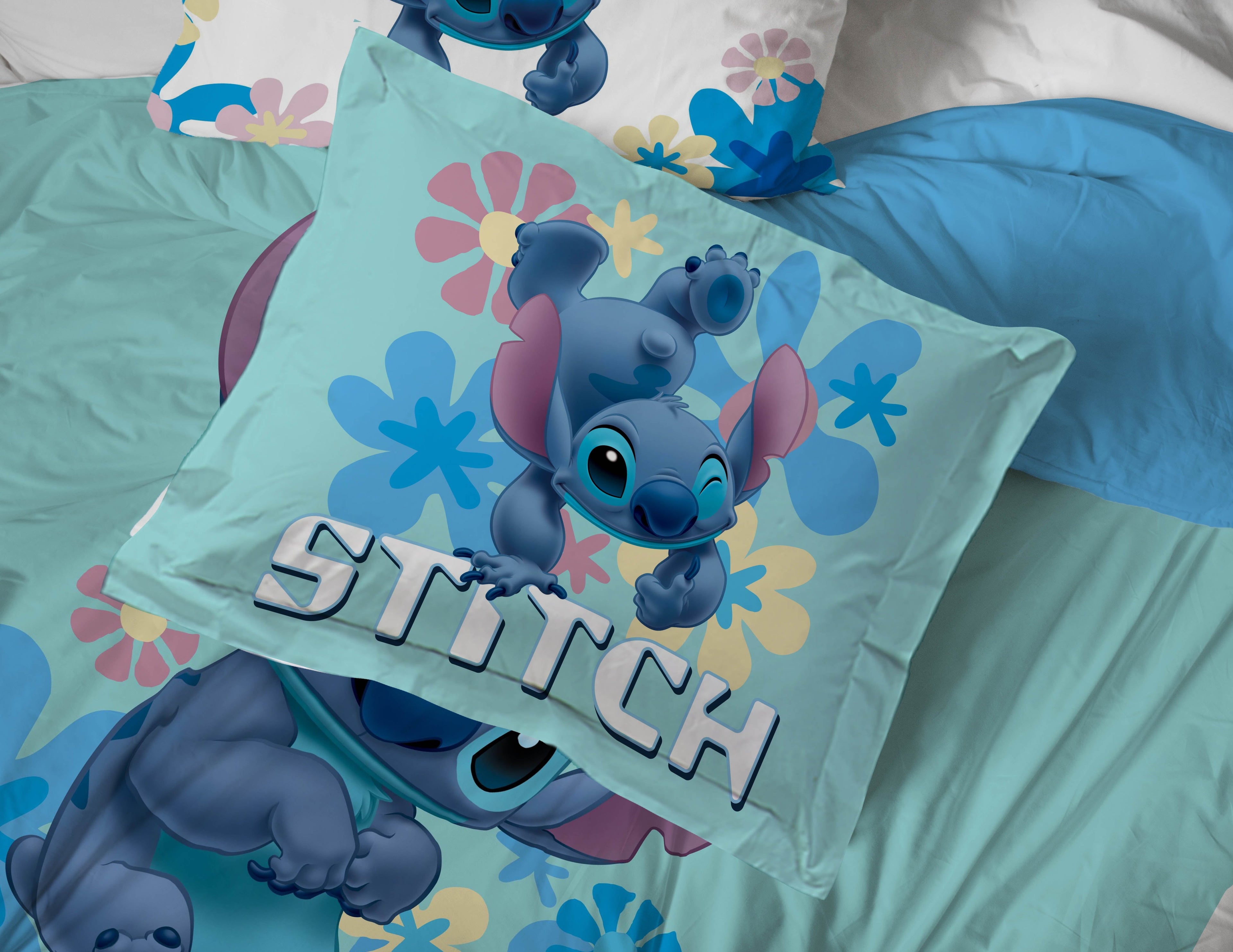 Luxurious Quilted Lilo and Stitch Sweet Stitch 5 Piece Twin Size Kids Comforter Set with Sham - Super Soft Bed Set for Kids - All-Season Down Alternative Comforter Insert Detail