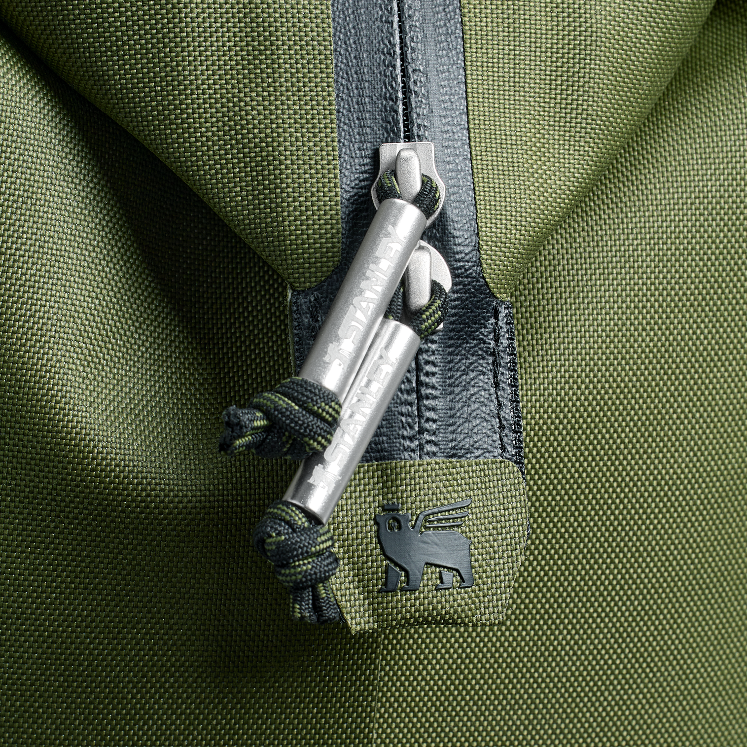 Heavy-Duty Tote The All Day Julienne Mini Cooler D052R - Heavy-Duty Ice-Retention Food & Beverage Carrier Detail