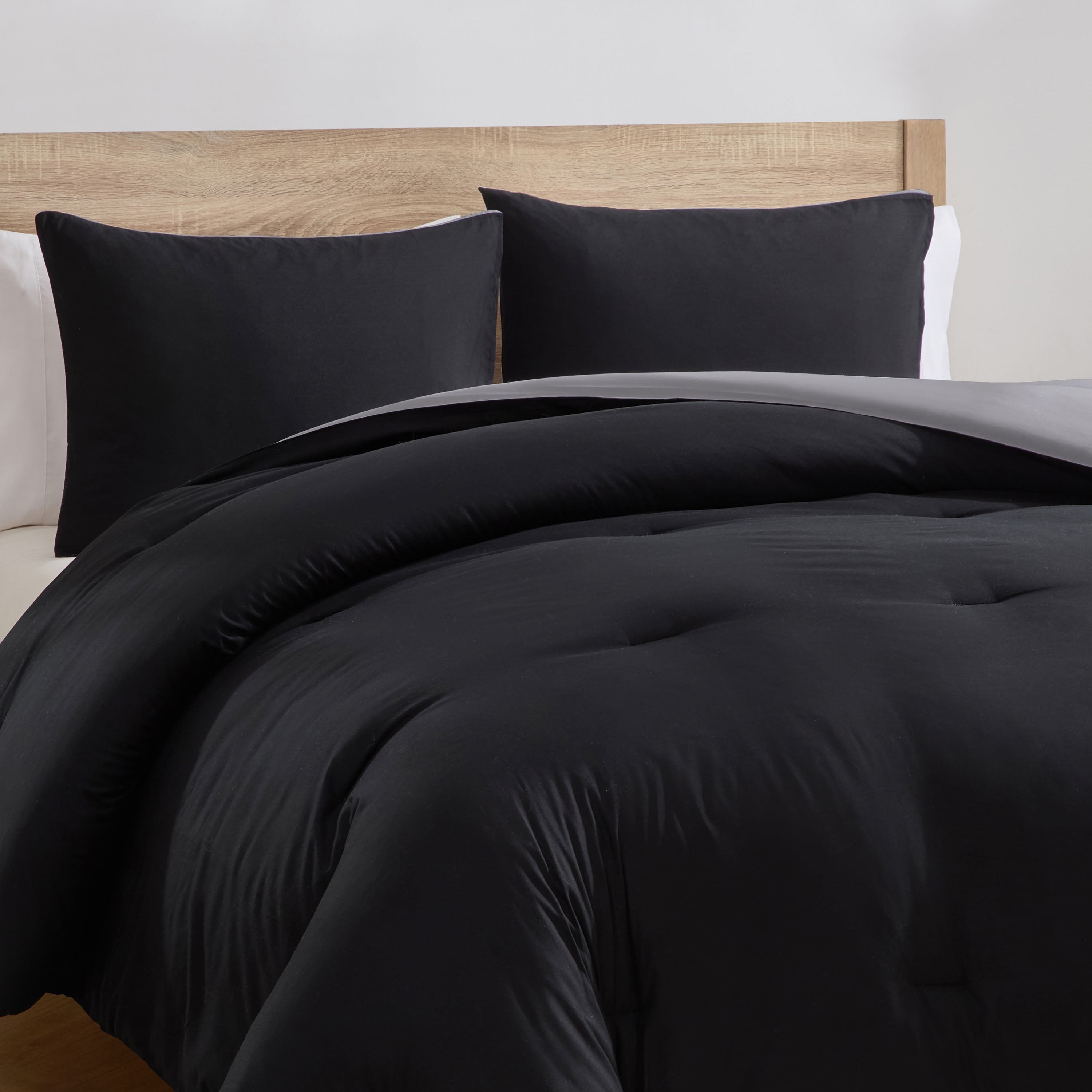 All-Season Comforter Sets, All Season Lightweight Reversible Queen Comforter Set, 3-Pc Bedding Sets, Black/Charcoal gray - All-Season Down Alternative Comforter Insert Detail