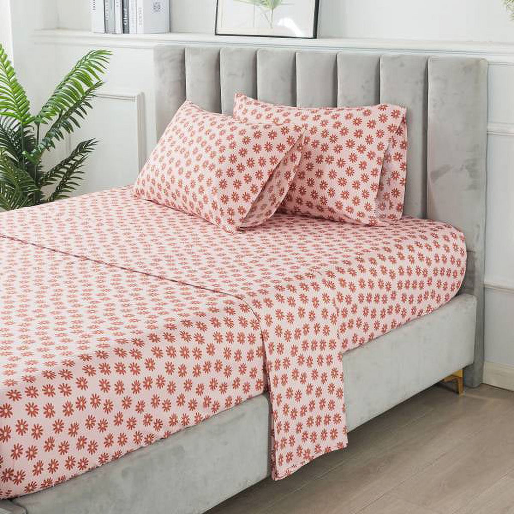 Hypoallergenic Cloud 7-Piece Reversible Bed in a Bag Comforter Set with Sheets, Pink, Queen - Luxurious Quilted Duvet Cover Set Detail