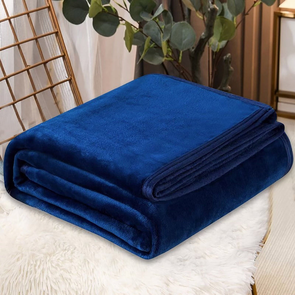 Decorative Knitted 28x39 Inch Soft Thick Gentle Cozy Throw for Couch Lightweight Warm Home Throw for Living Room Bedroom - Super Soft Reversible Sherpa Flannel Blanket Detail