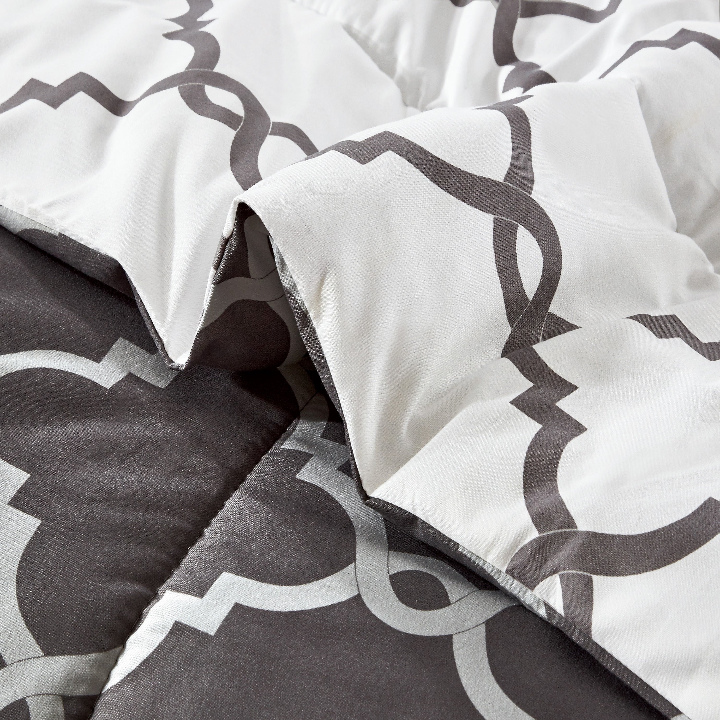 Luxurious Quilted 4 Piece Geometric Twin Comforter Set - Polyester Filling Reversible Washable Comforter Set - Cloud-Like Soft Lightweight Bed Comforter Detail