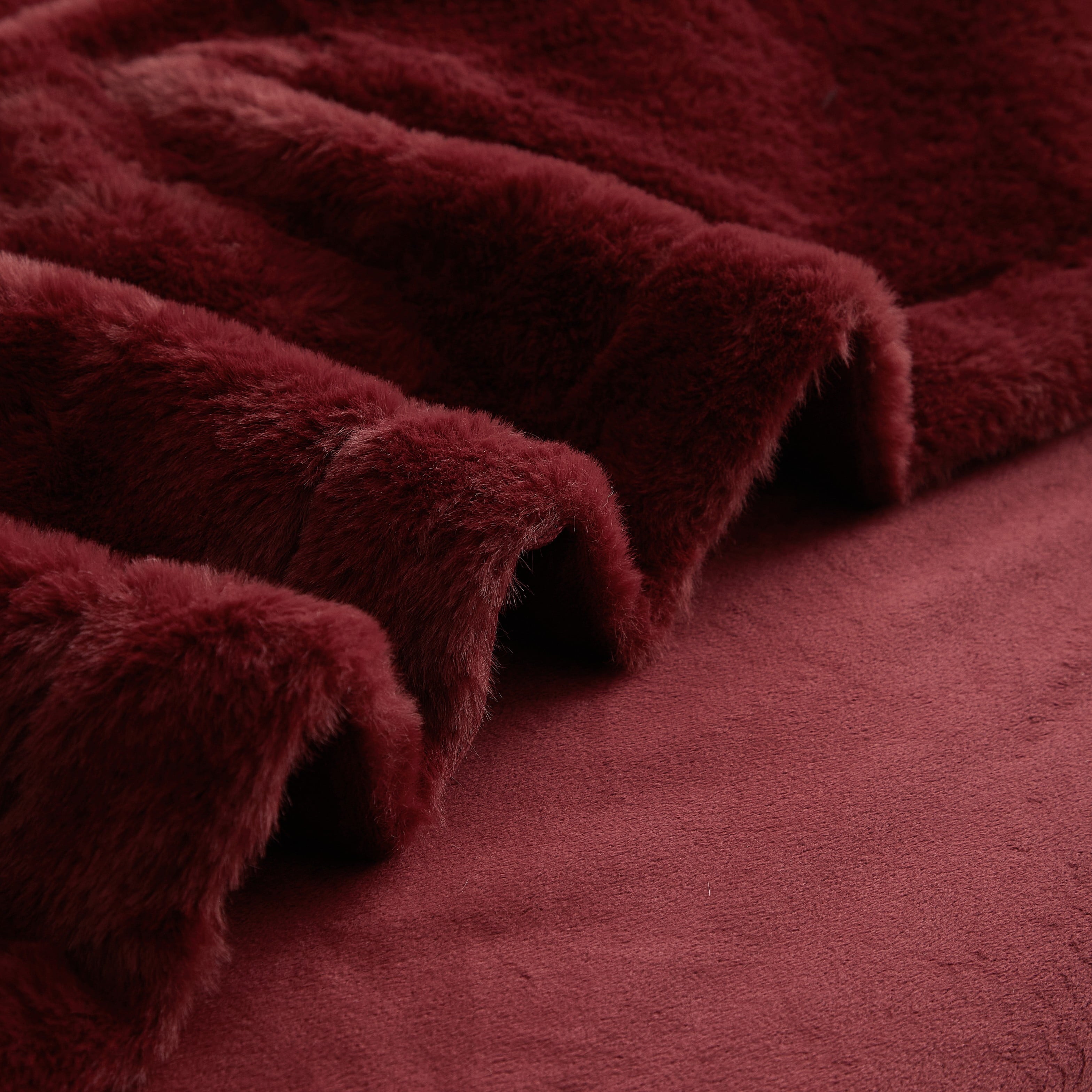 Decorative Knitted Cozy Faux Fur Super Soft luxury Blanket, Full/Queen, Luscious Merlot - Lightweight Plush Warm Blanket for All Seasons Detail