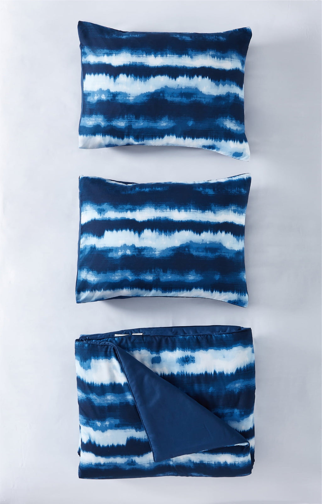 All-Season Tie Dye Navy 3 Piece Comforter Set, Full - Luxurious Quilted Duvet Cover Set Detail