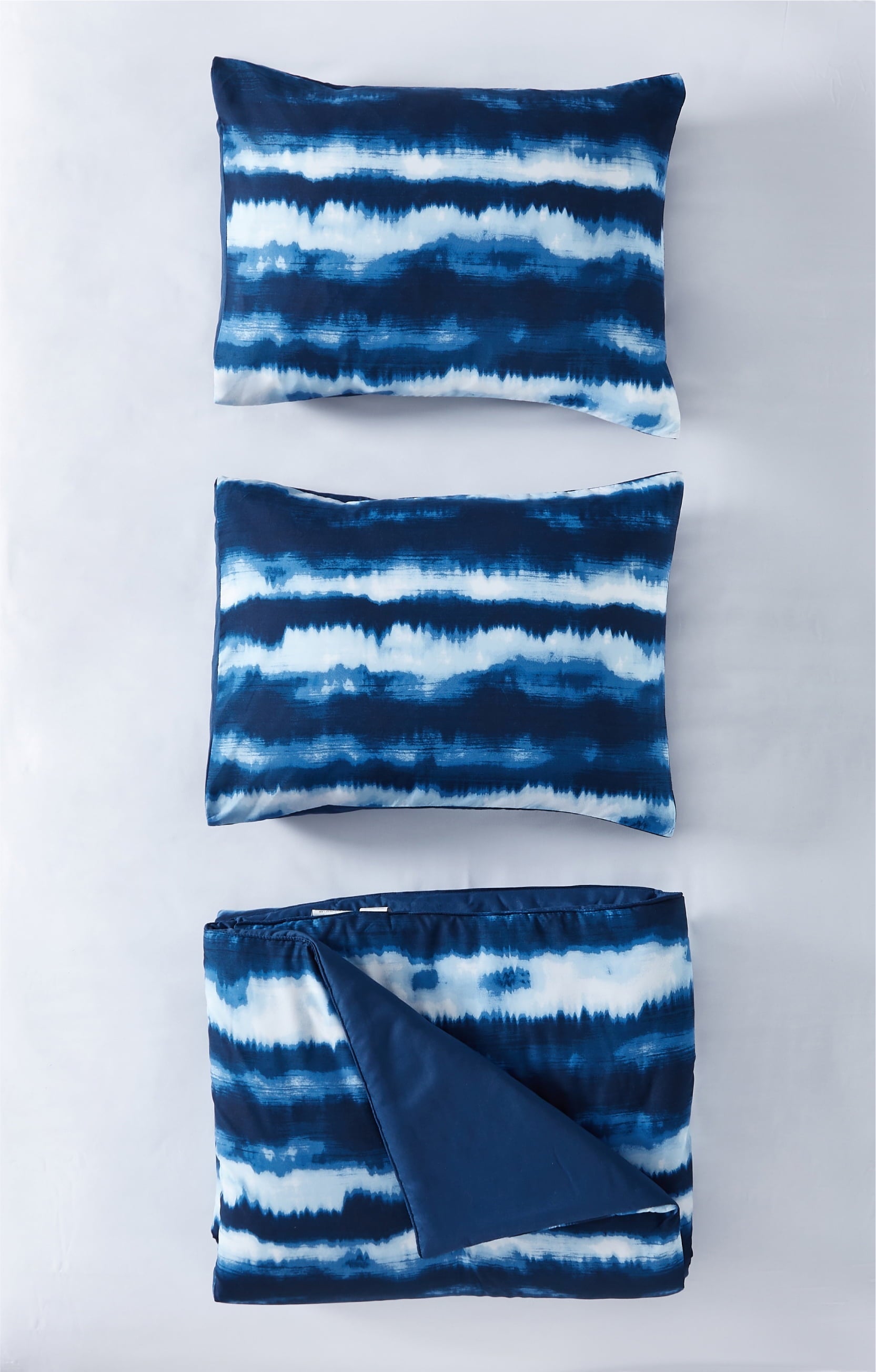 All-Season Tie Dye Navy 3 Piece Comforter Set, Full - Luxurious Quilted Duvet Cover Set Detail