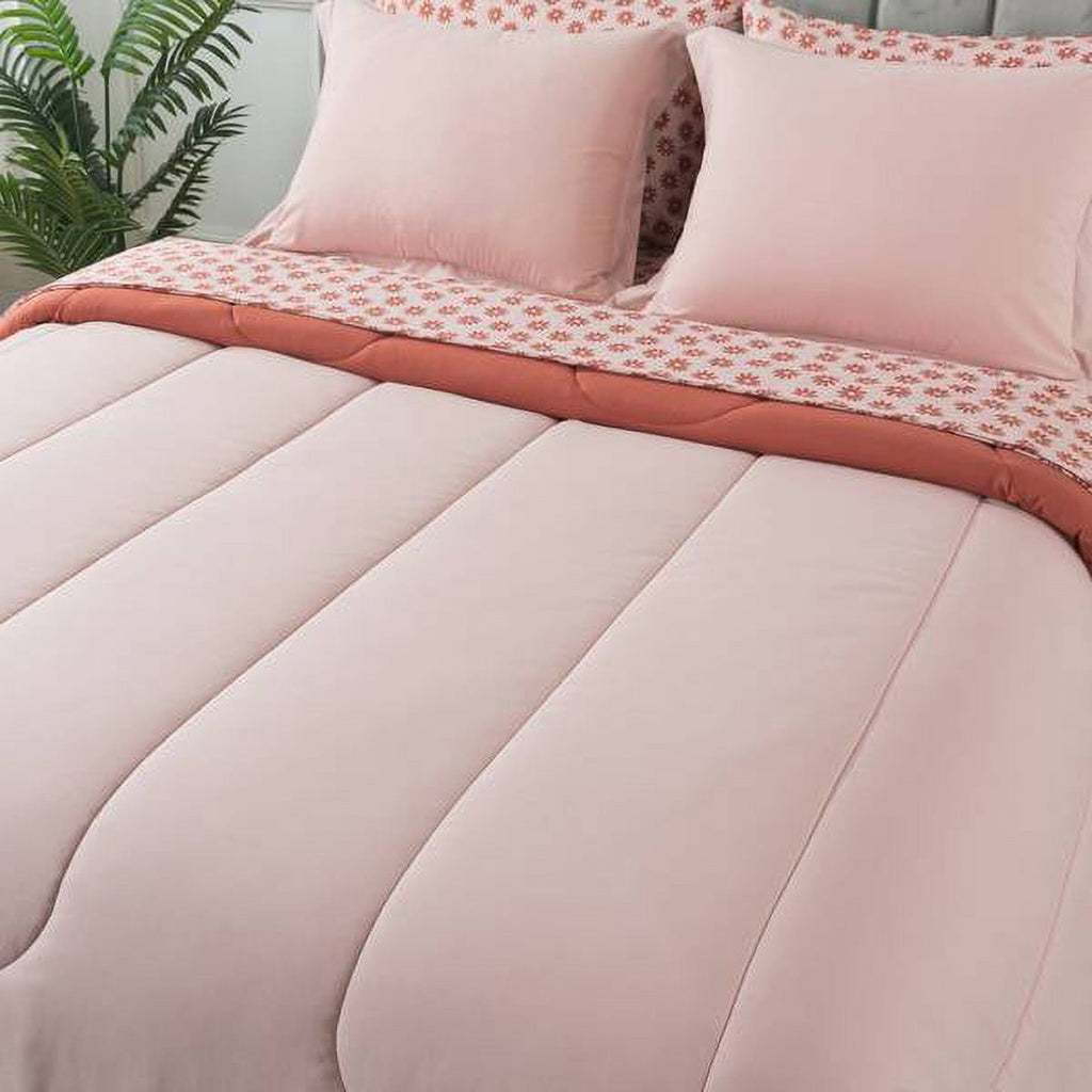 Hypoallergenic Cloud 7-Piece Reversible Bed in a Bag Comforter Set with Sheets, Pink, Queen - Luxurious Quilted Duvet Cover Set Detail