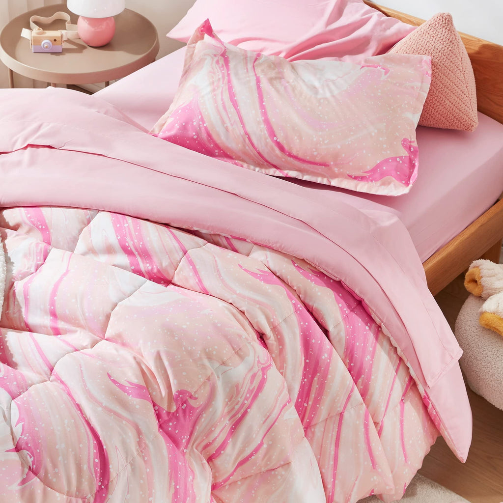 Luxurious Quilted Kids Twin Bedding Comforter Set - 5 Pieces Super Cute & Soft Bedding Sets & Collections with Comforter, Sheet, Pillow... - Cloud-Like Soft Lightweight Bed Comforter Detail