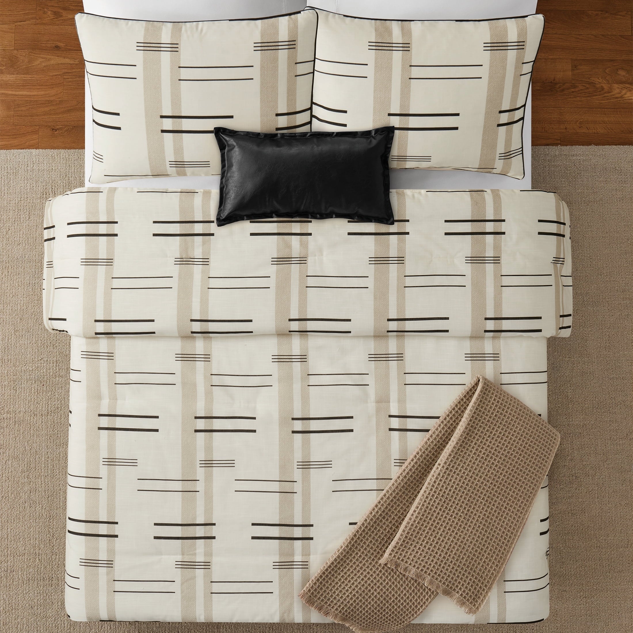 Luxurious Quilted Full/Queen Comforter Set, All-Season, 5-Piece, Tan Modern - Luxurious Quilted Duvet Cover Set Detail